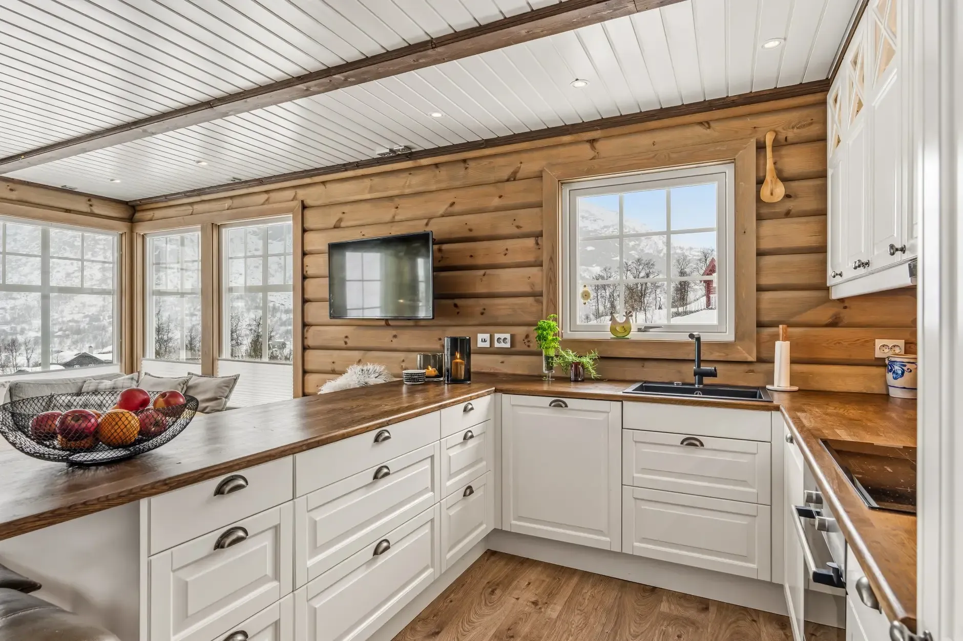 Modern 4-Bedroom Ski-In/Ski-Out Retreat in Norway's Tyinkrysset - View image 8 of 31