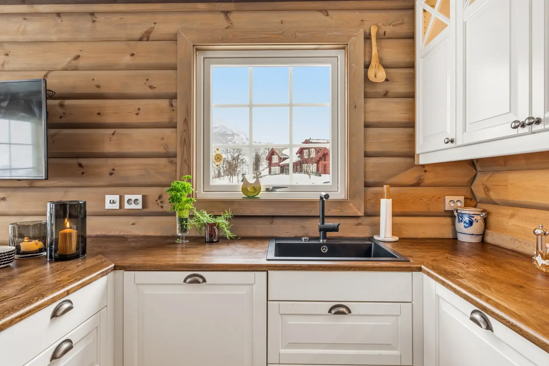 Modern 4-Bedroom Ski-In/Ski-Out Retreat in Norway's Tyinkrysset - View image 9 of 31