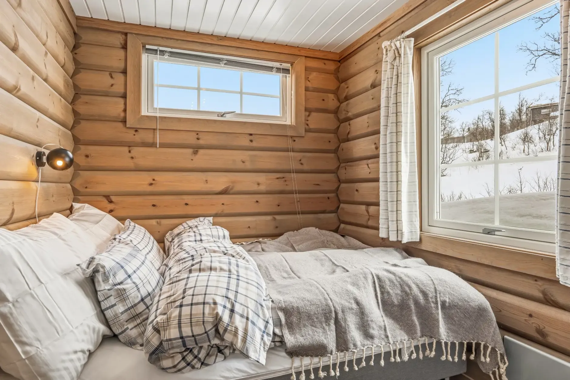 Modern 4-Bedroom Ski-In/Ski-Out Retreat in Norway's Tyinkrysset - View image 11 of 31