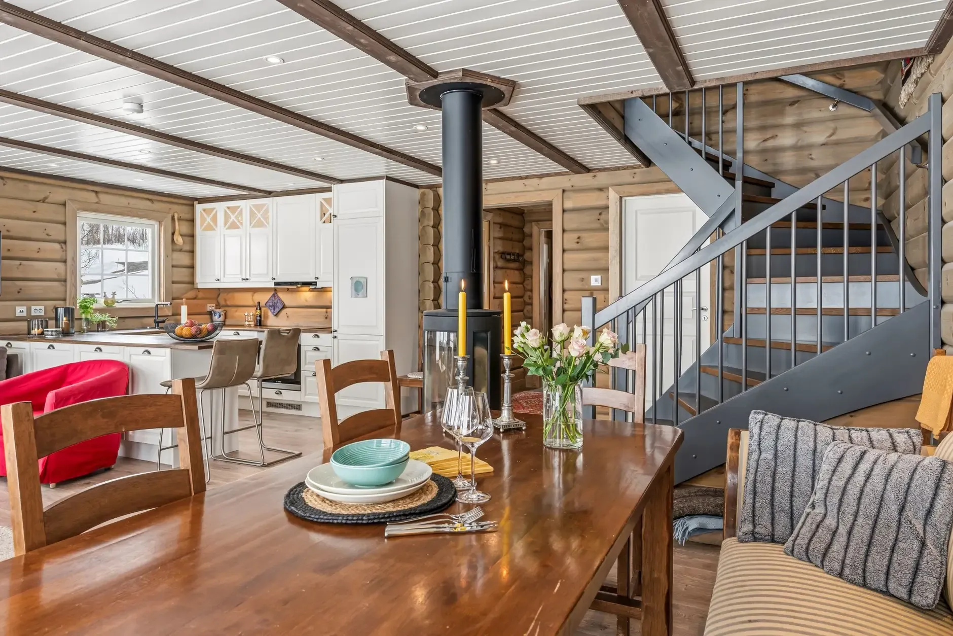 Modern 4-Bedroom Ski-In/Ski-Out Retreat in Norway's Tyinkrysset - View image 12 of 31