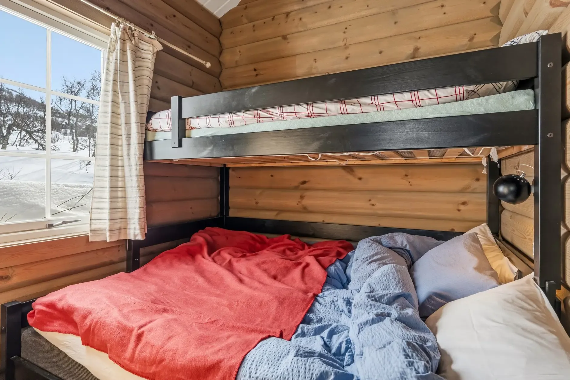 Modern 4-Bedroom Ski-In/Ski-Out Retreat in Norway's Tyinkrysset - View image 18 of 31