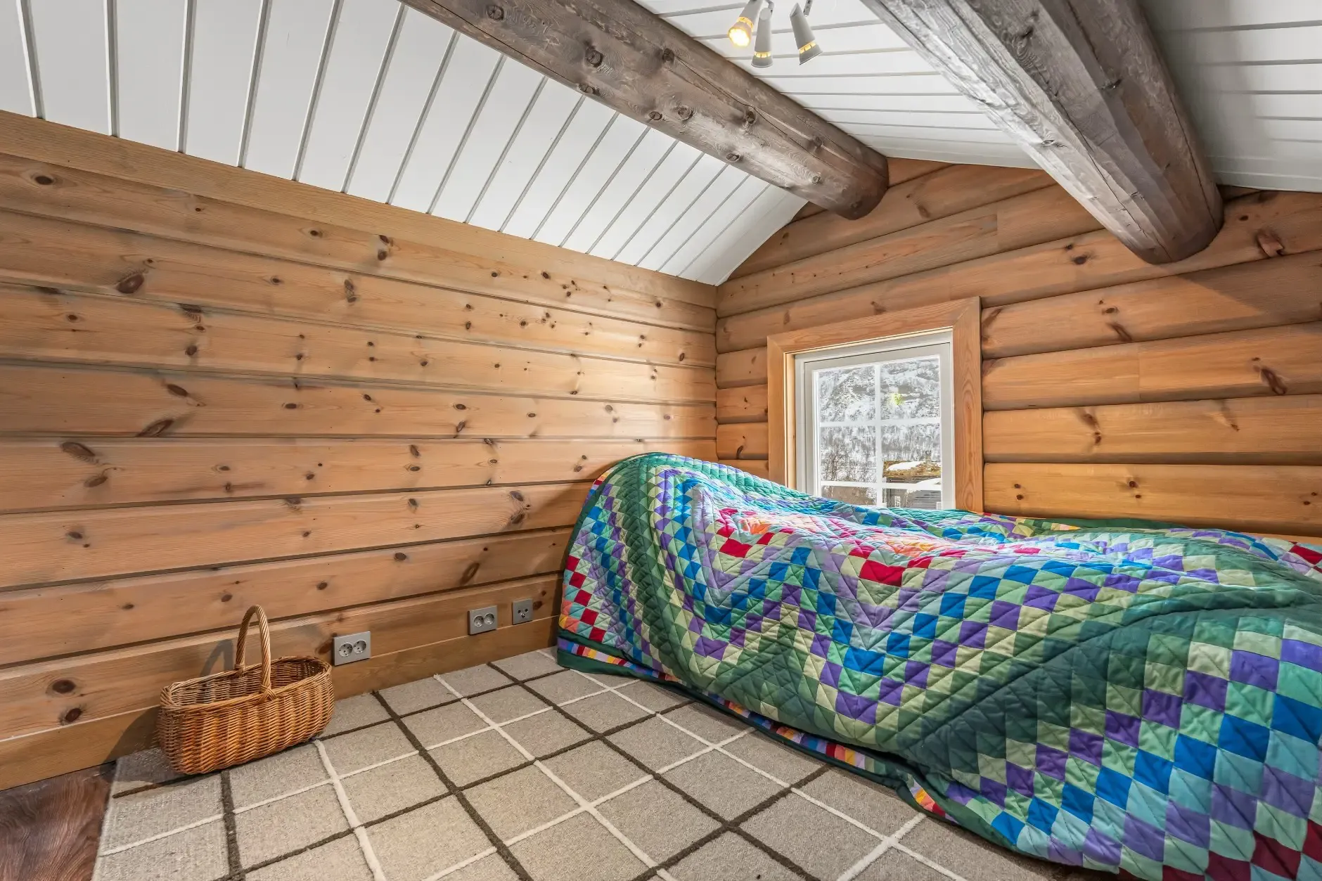 Modern 4-Bedroom Ski-In/Ski-Out Retreat in Norway's Tyinkrysset - View image 20 of 31