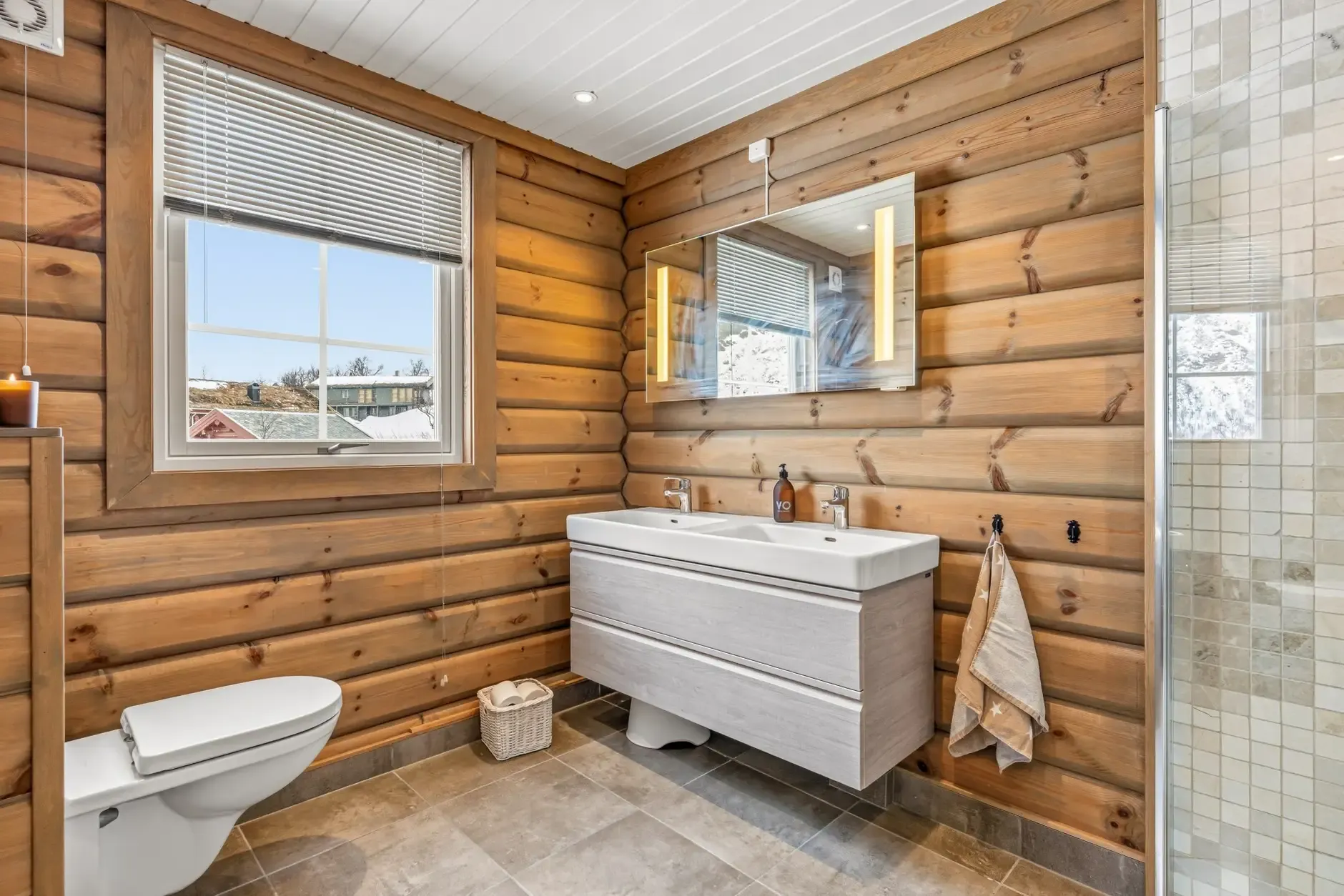 Modern 4-Bedroom Ski-In/Ski-Out Retreat in Norway's Tyinkrysset - View image 21 of 31