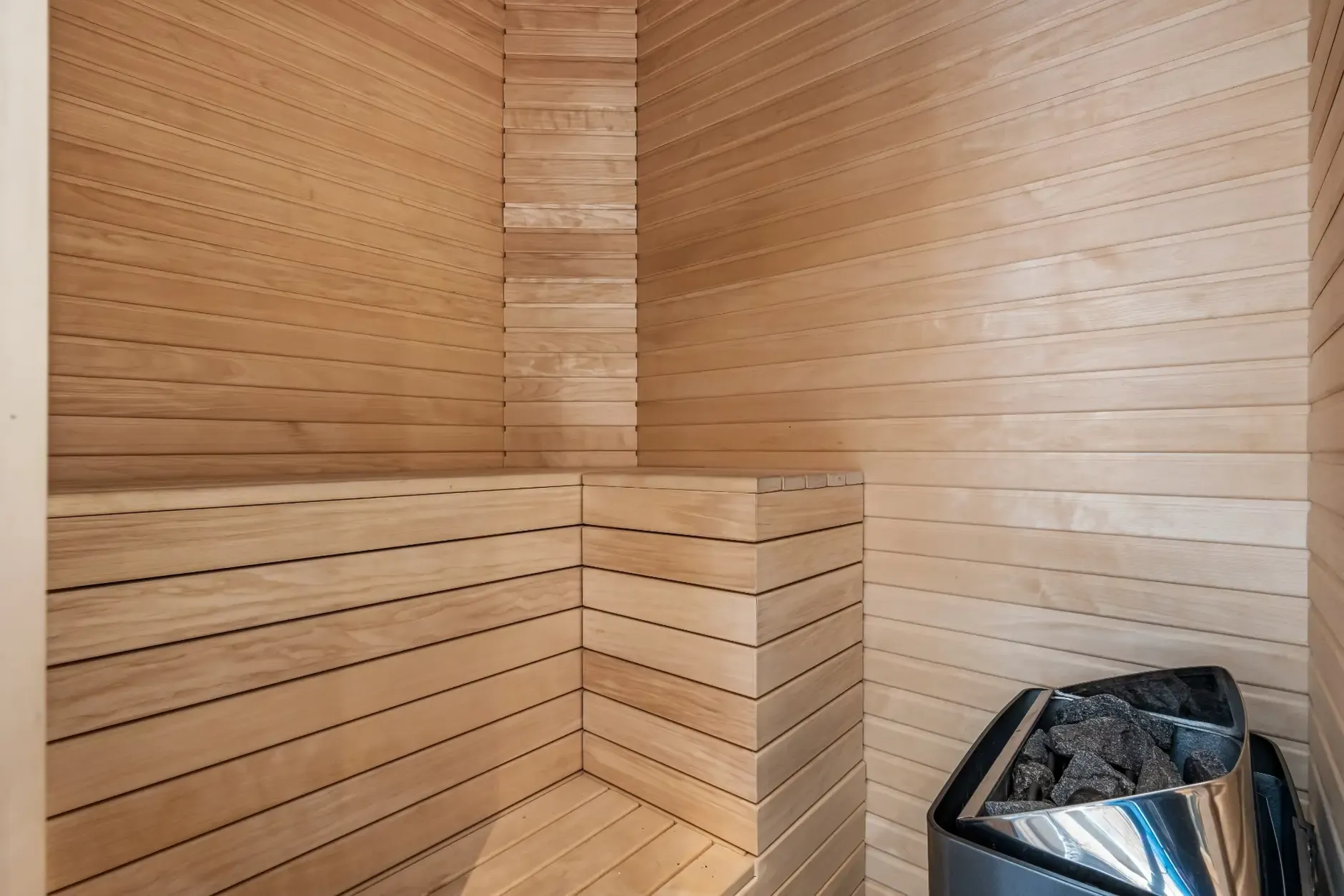 Modern 4-Bedroom Ski-In/Ski-Out Retreat in Norway's Tyinkrysset - View image 22 of 31