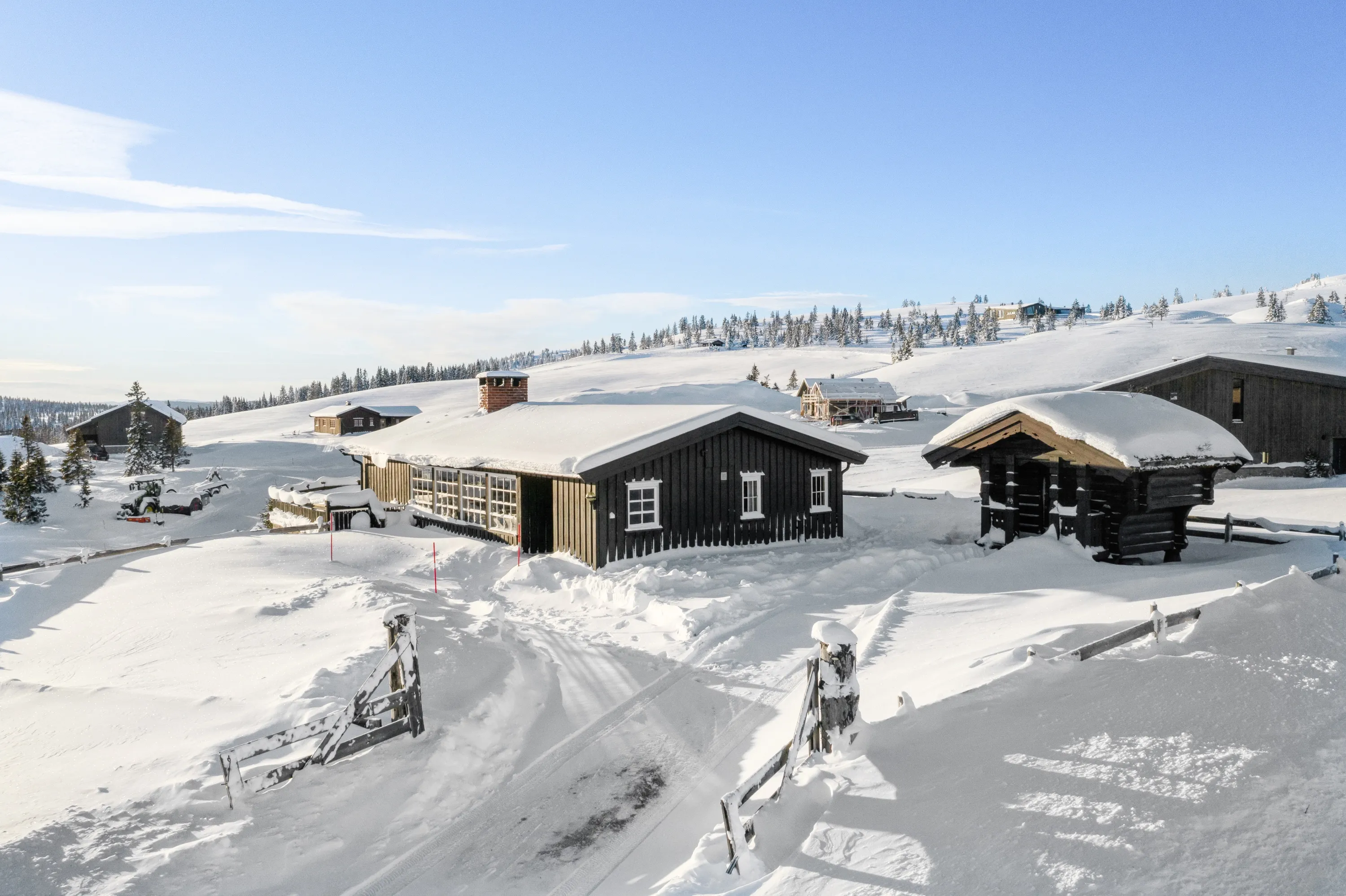 1980s Norwegian Cabin with 4 Bedrooms and Parking in Scenic Gol - Image 2