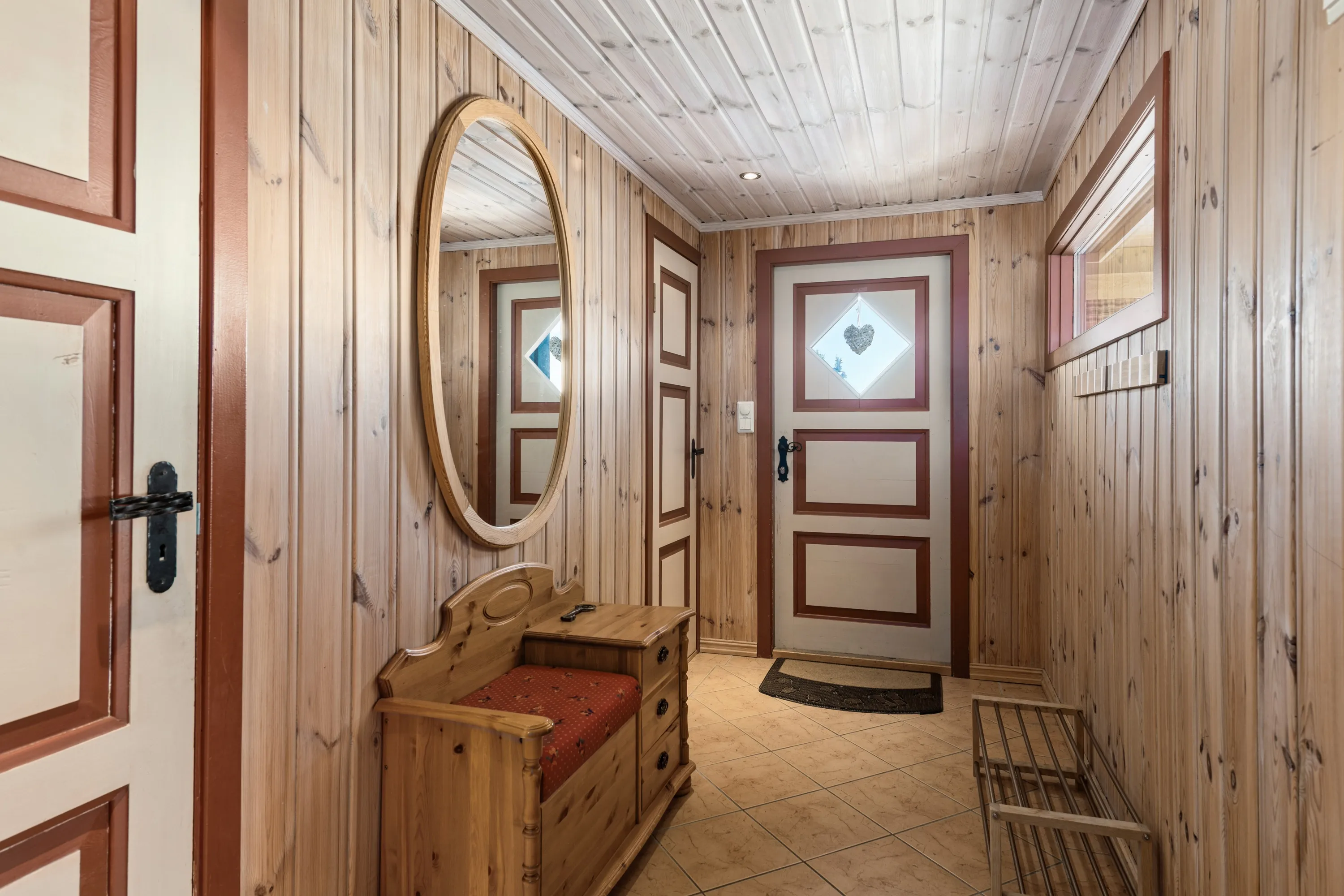 1980s Norwegian Cabin with 4 Bedrooms and Parking in Scenic Gol - Image 5