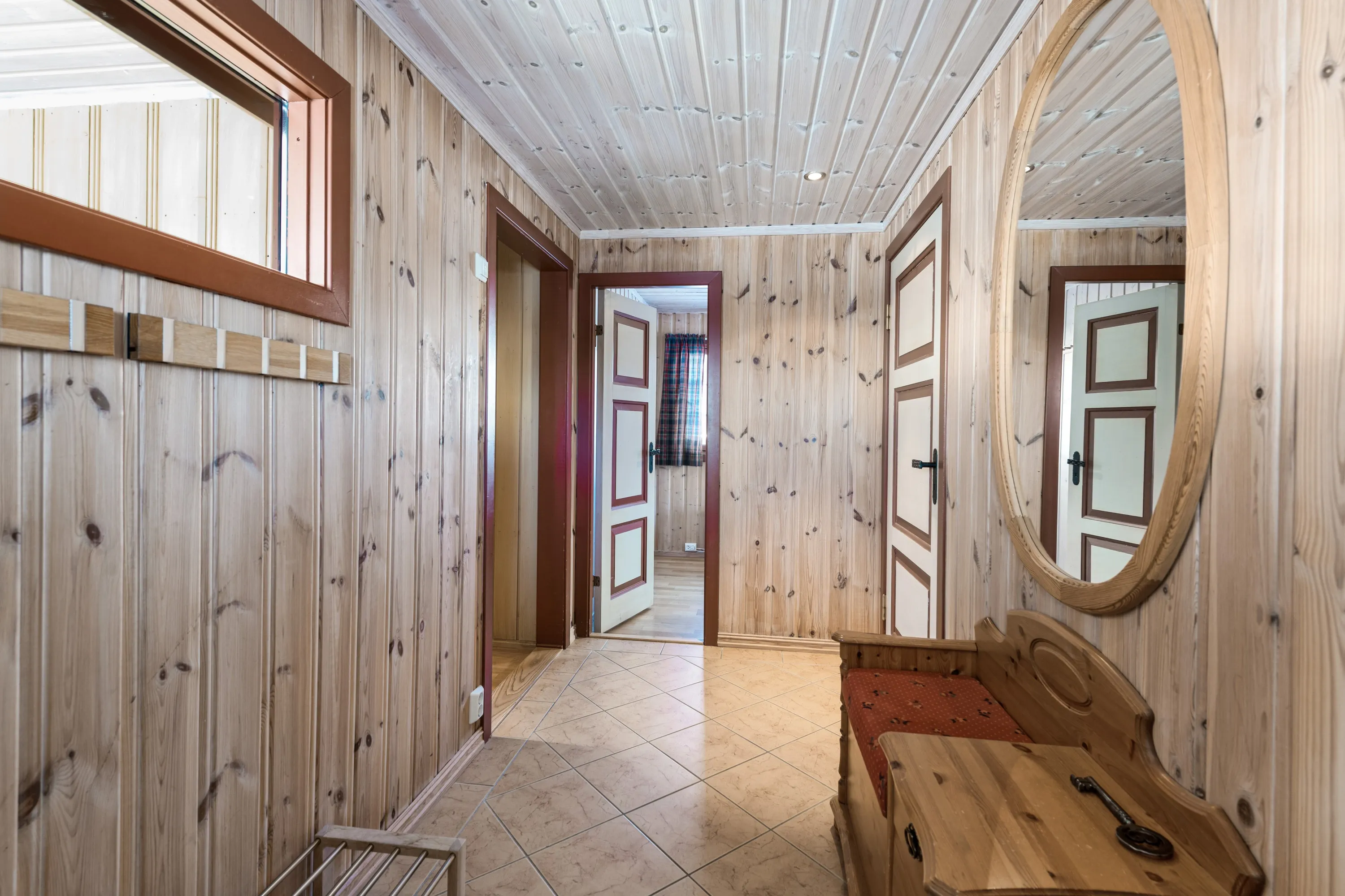 1980s Norwegian Cabin with 4 Bedrooms and Parking in Scenic Gol - View image 6 of 48