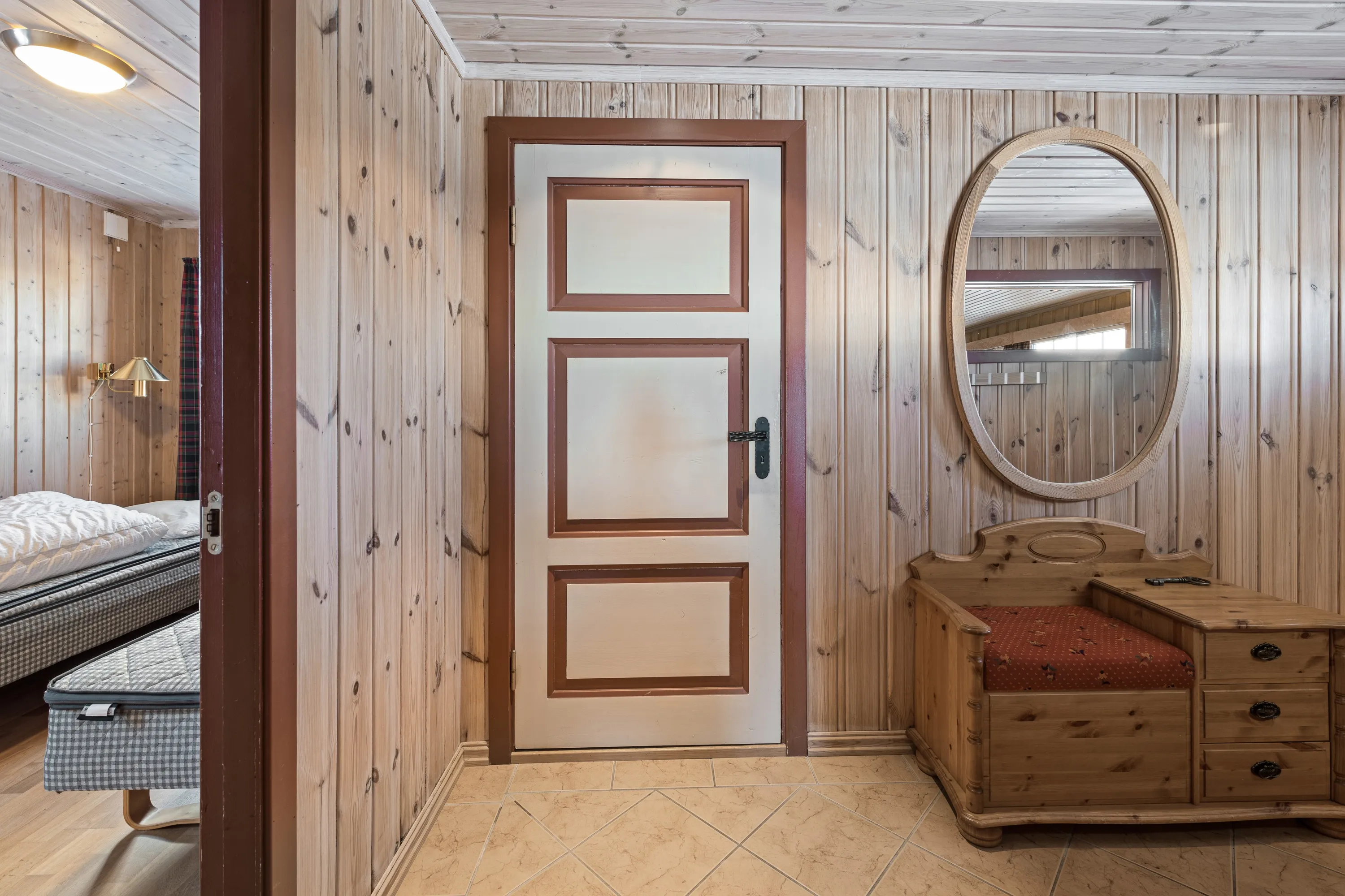 1980s Norwegian Cabin with 4 Bedrooms and Parking in Scenic Gol - View image 7 of 48