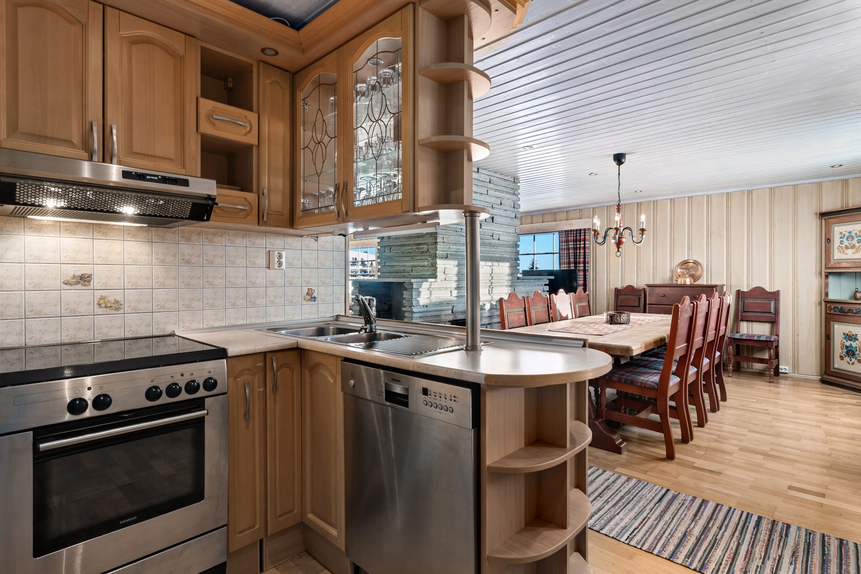 1980s Norwegian Cabin with 4 Bedrooms and Parking in Scenic Gol - View image 10 of 48