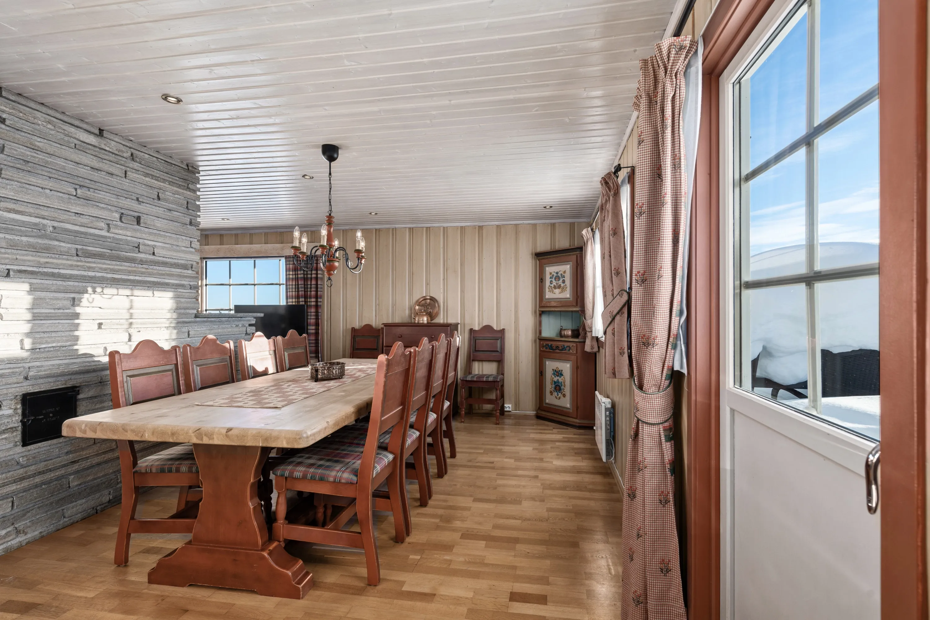 1980s Norwegian Cabin with 4 Bedrooms and Parking in Scenic Gol - View image 11 of 48