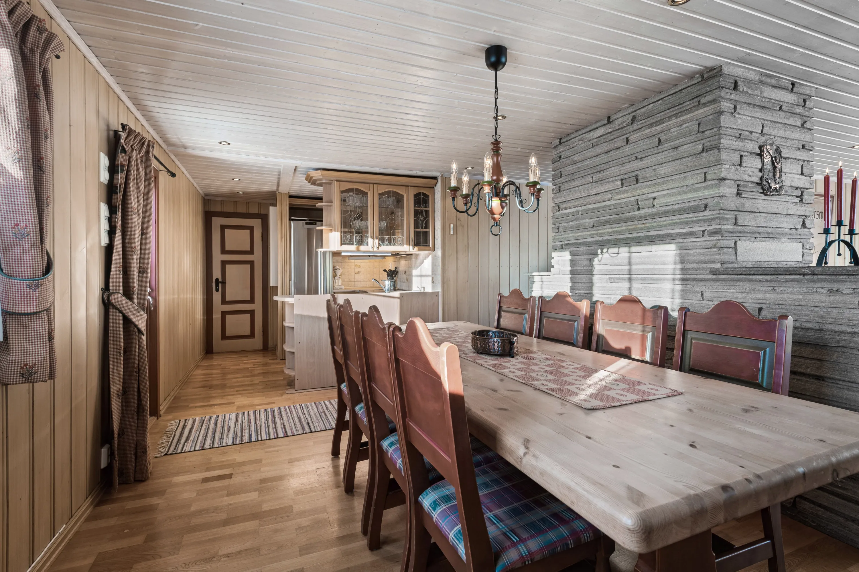 1980s Norwegian Cabin with 4 Bedrooms and Parking in Scenic Gol - View image 12 of 48