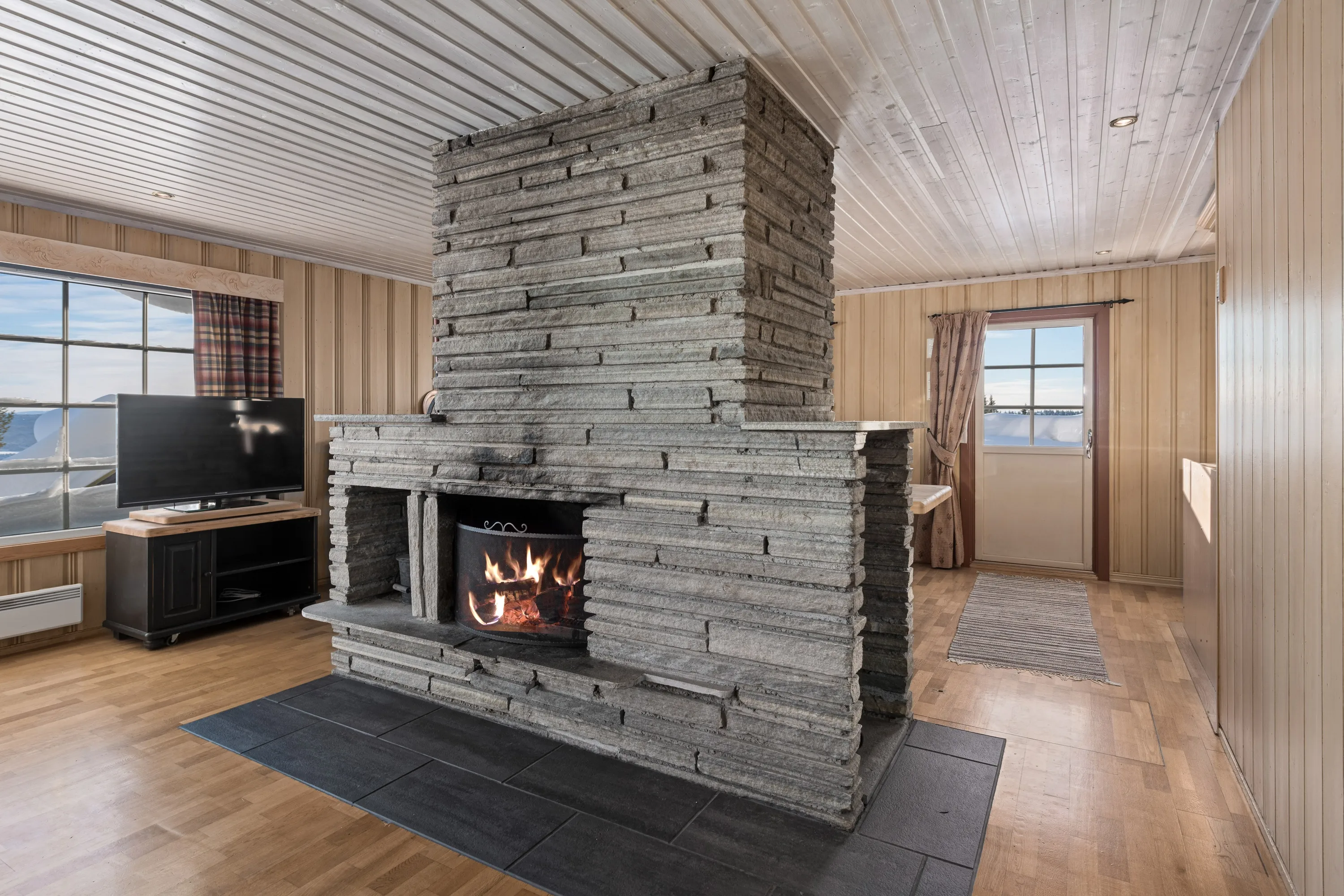 1980s Norwegian Cabin with 4 Bedrooms and Parking in Scenic Gol - View image 16 of 48