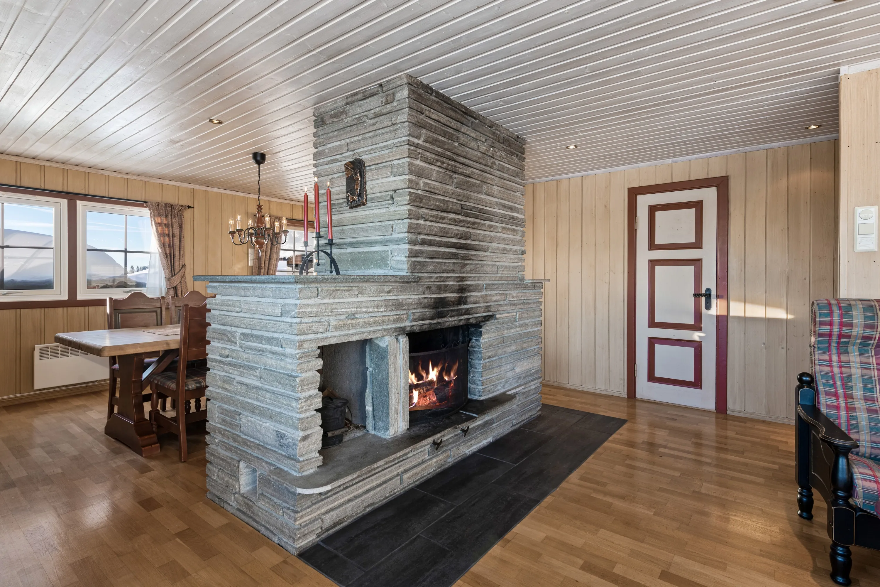 1980s Norwegian Cabin with 4 Bedrooms and Parking in Scenic Gol - View image 17 of 48