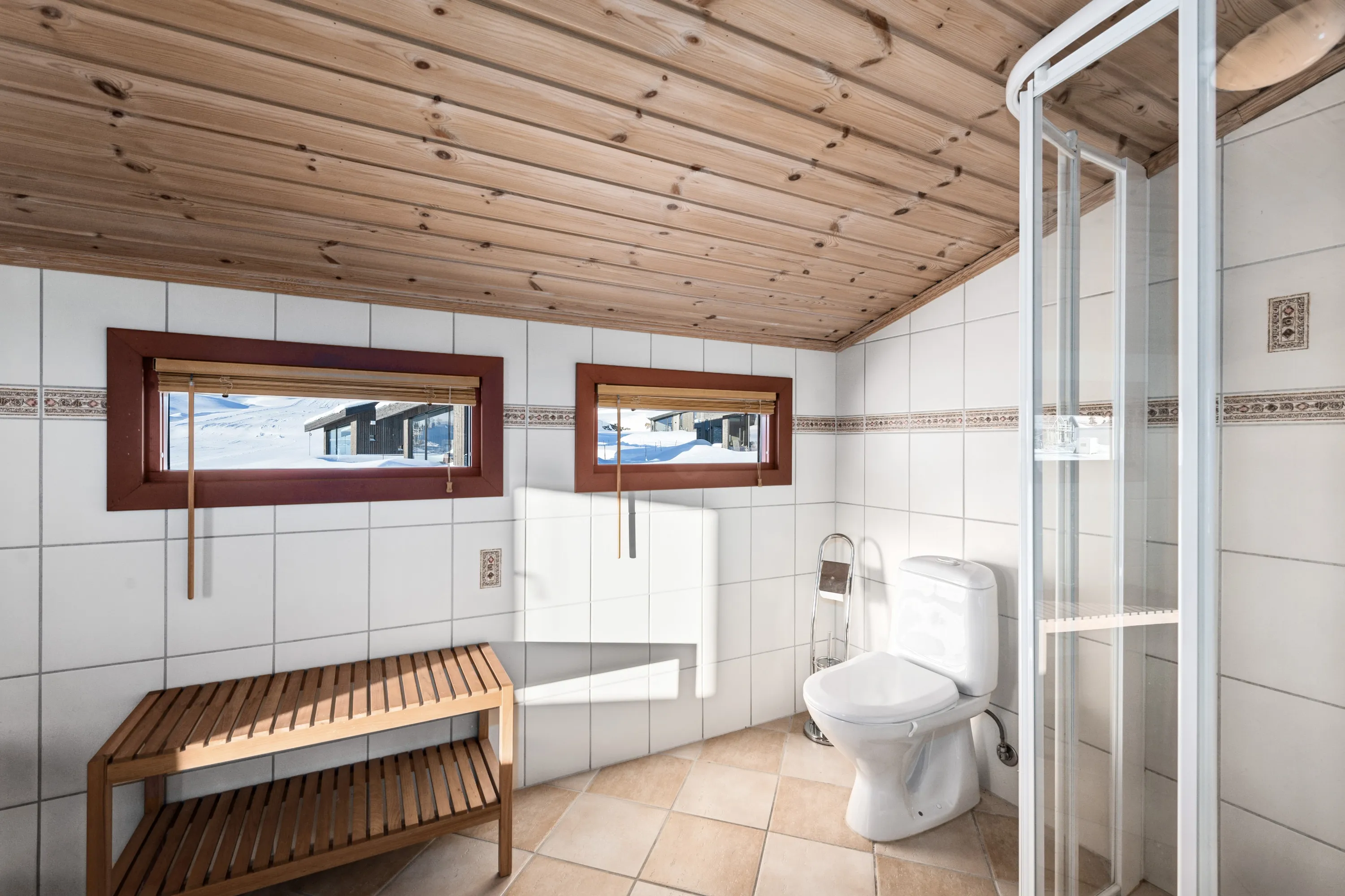 1980s Norwegian Cabin with 4 Bedrooms and Parking in Scenic Gol - View image 30 of 48