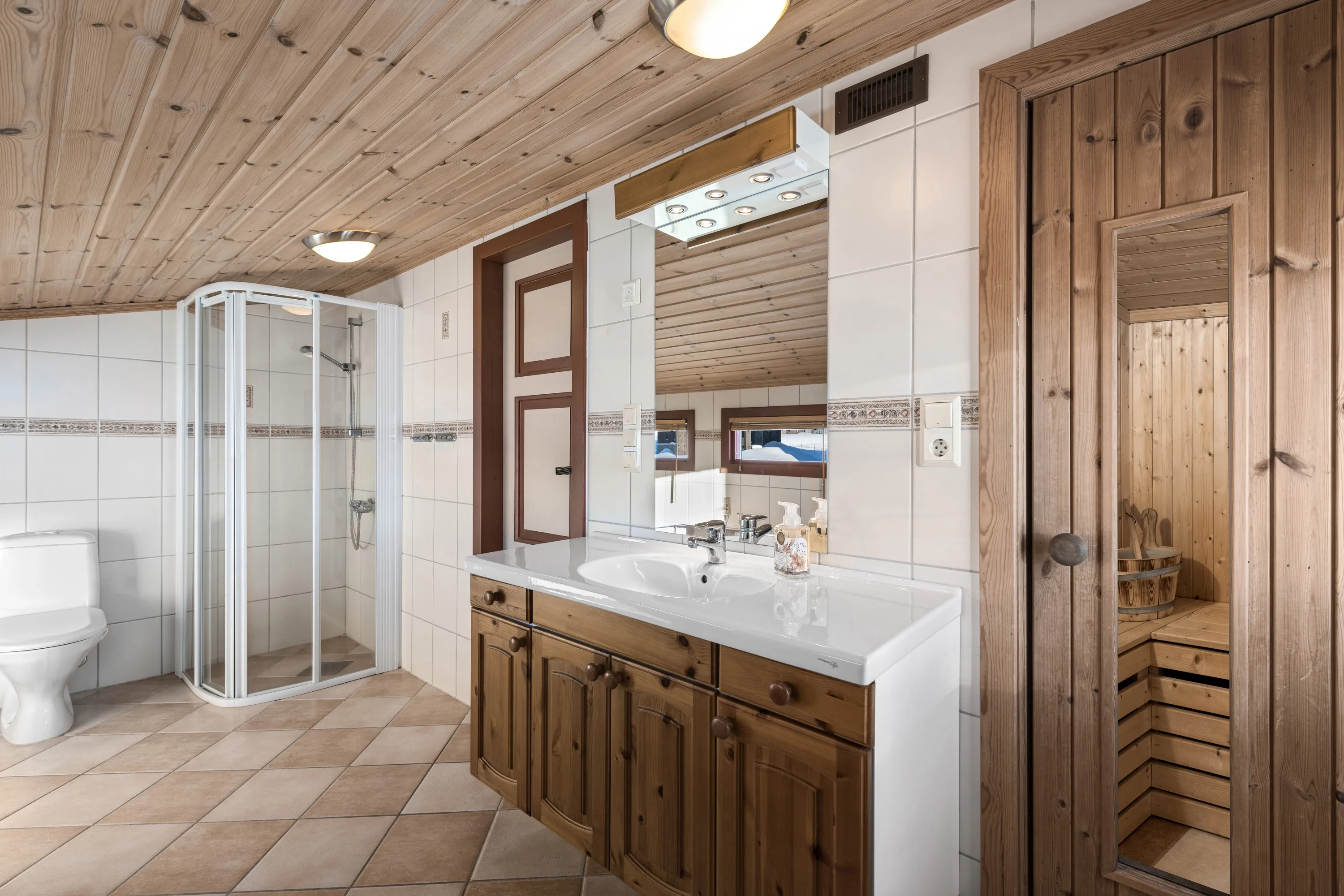 1980s Norwegian Cabin with 4 Bedrooms and Parking in Scenic Gol - View image 31 of 48