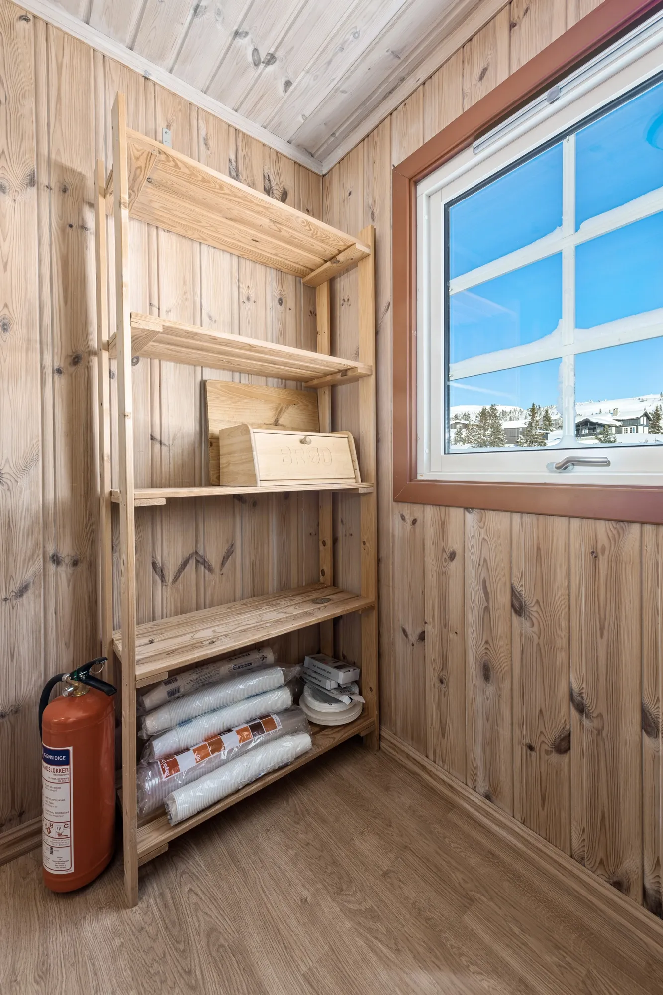 1980s Norwegian Cabin with 4 Bedrooms and Parking in Scenic Gol - View image 35 of 48