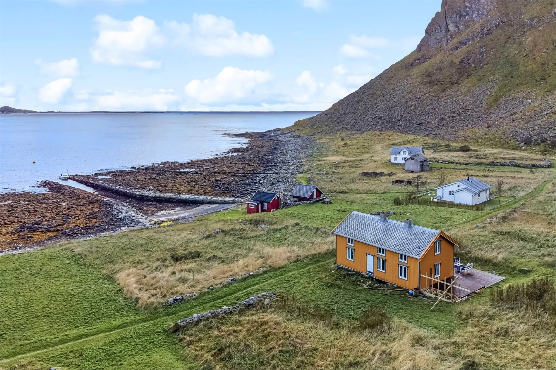 Historic 4-Bedroom Cabin with Expansive Grounds on Værøy Island - Image 2