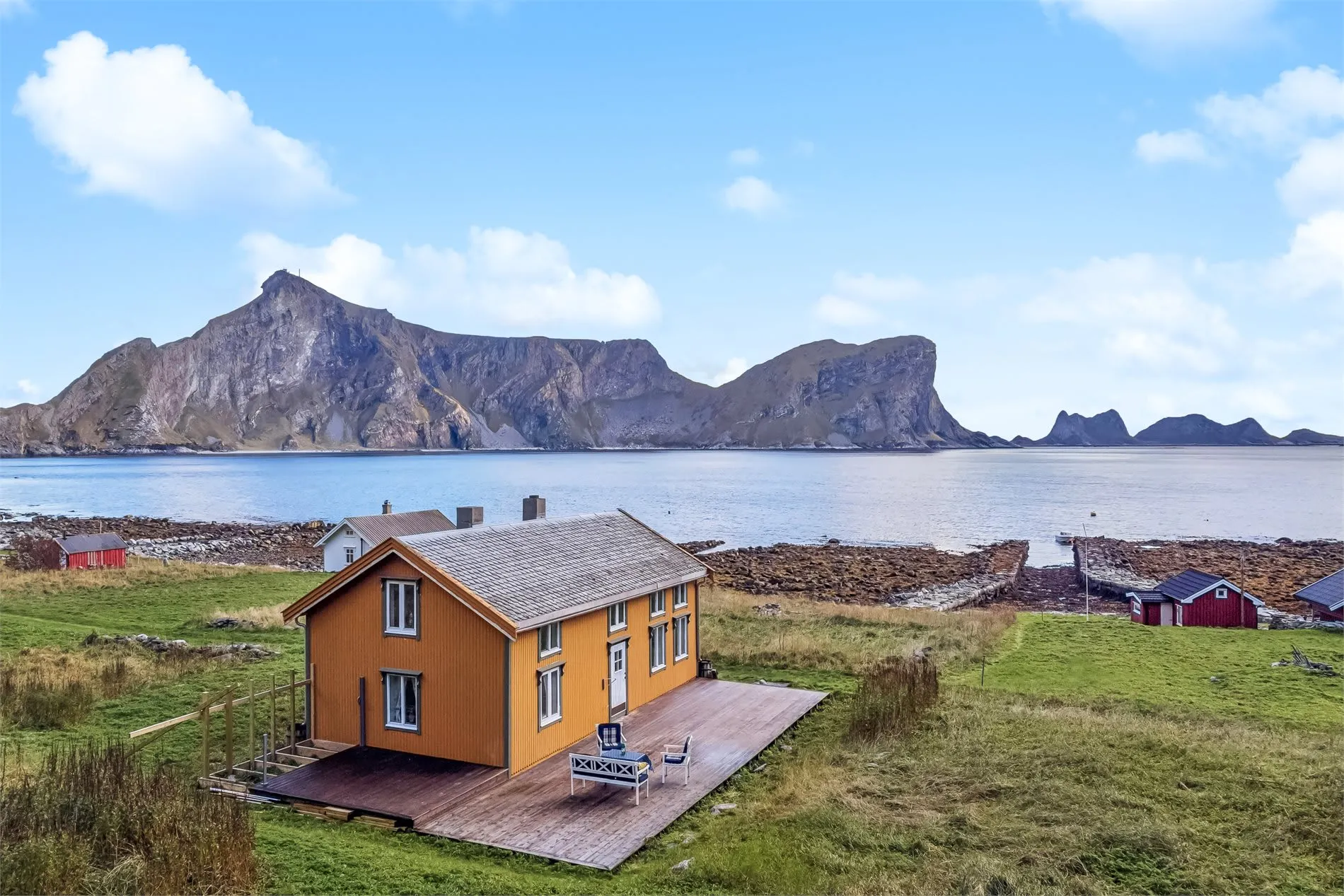 Historic 4-Bedroom Cabin with Expansive Grounds on Værøy Island - Image 1