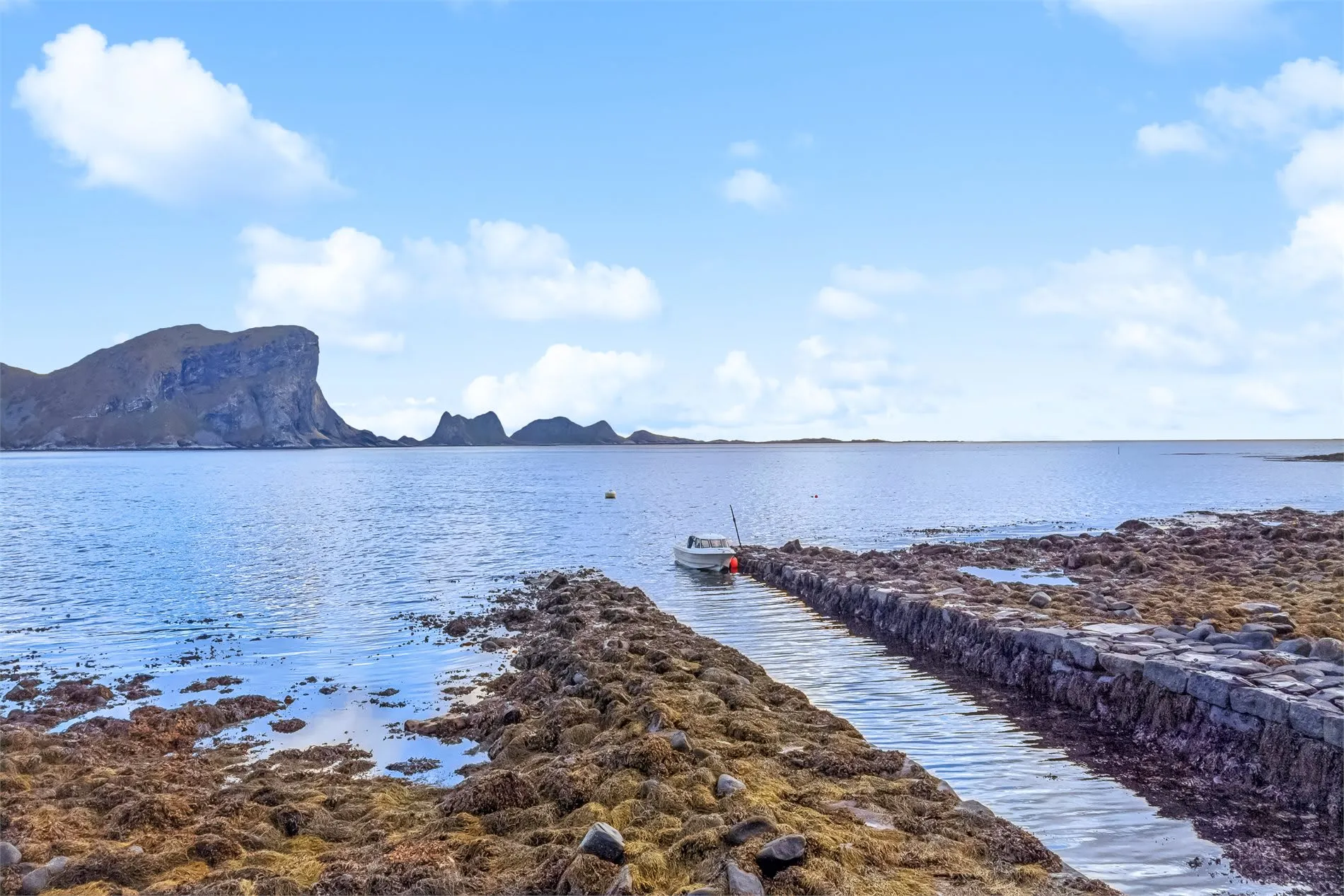 Historic 4-Bedroom Cabin with Expansive Grounds on Værøy Island - Image 4