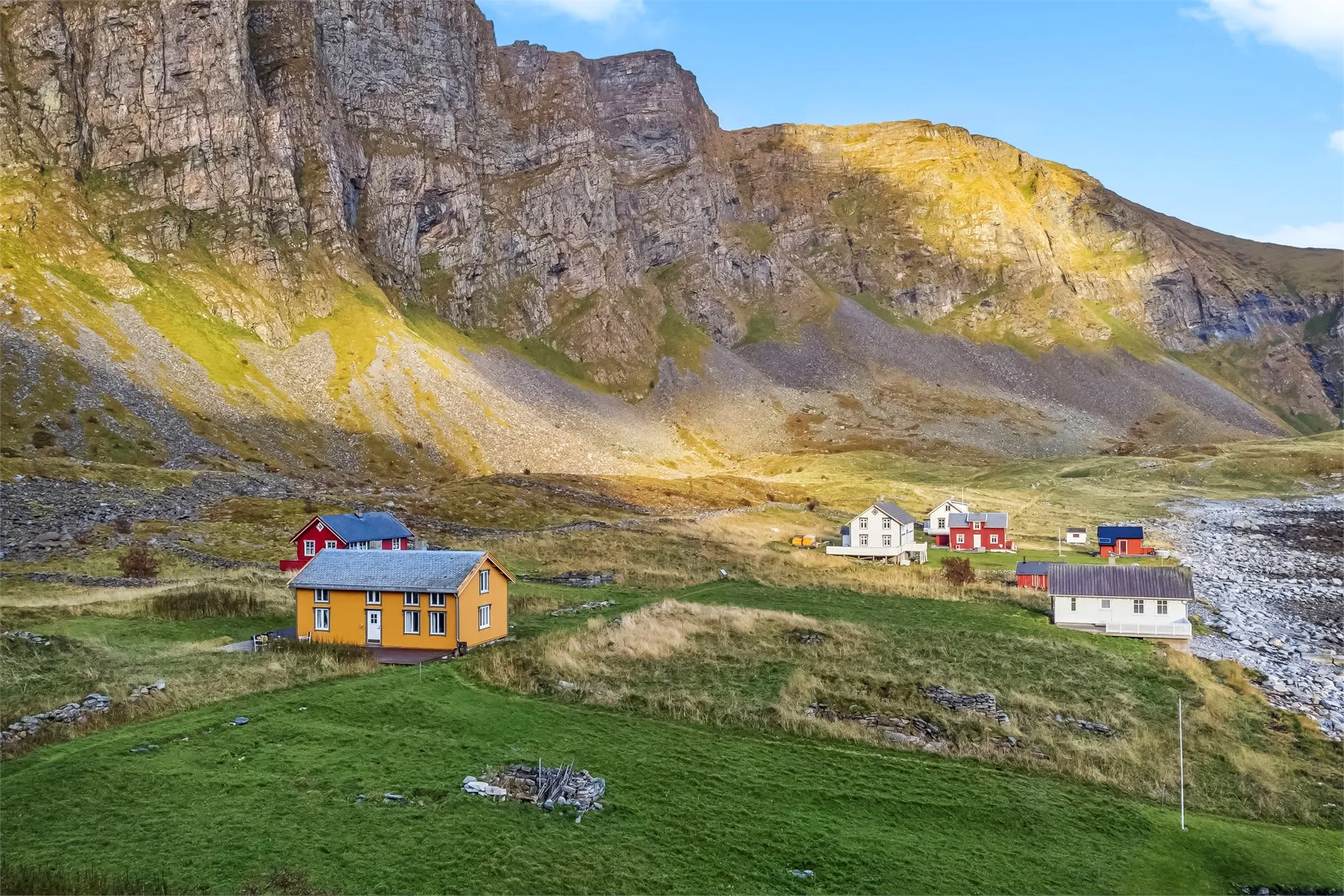 Historic 4-Bedroom Cabin with Expansive Grounds on Værøy Island - View image 7 of 50