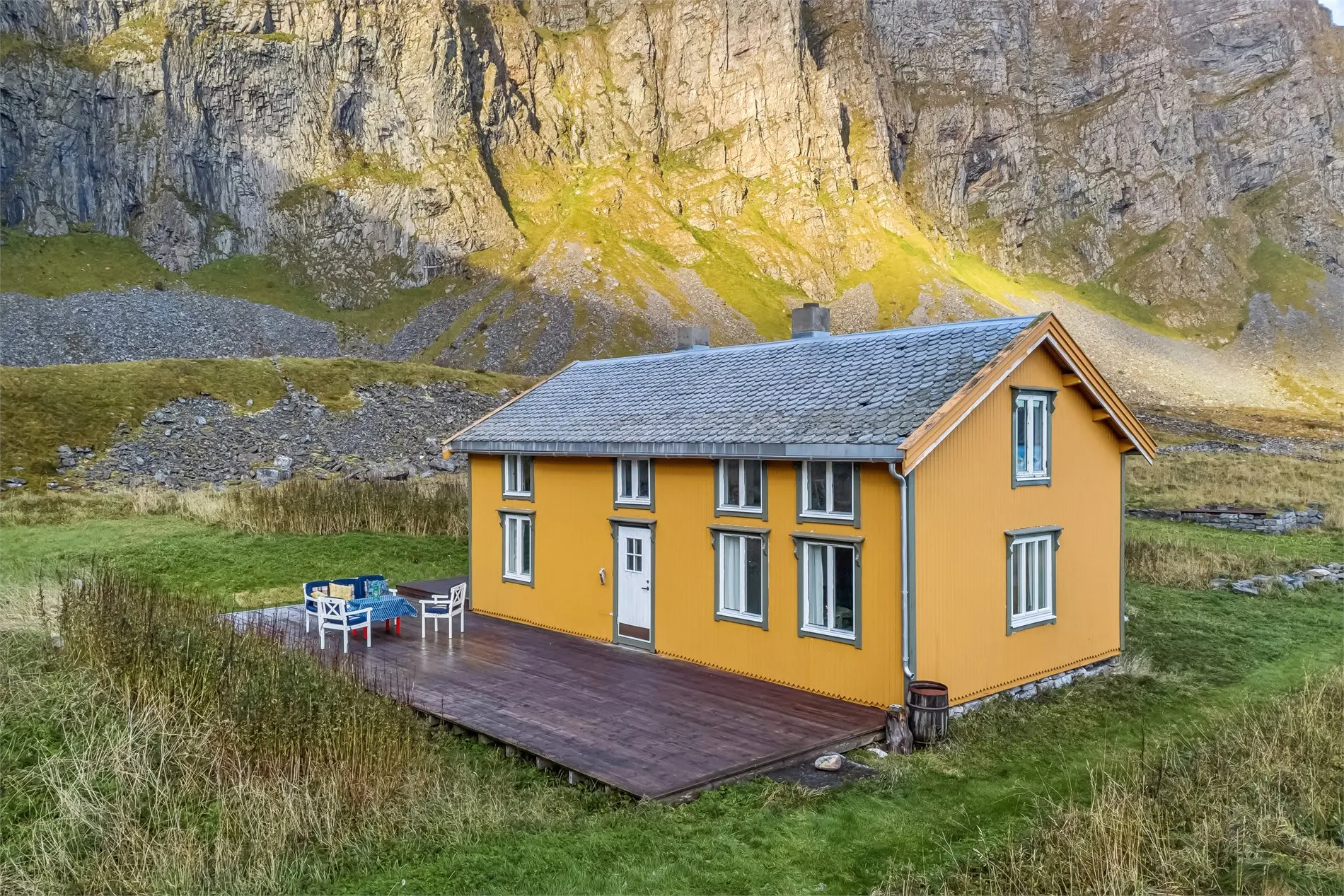 Historic 4-Bedroom Cabin with Expansive Grounds on Værøy Island - View image 8 of 50