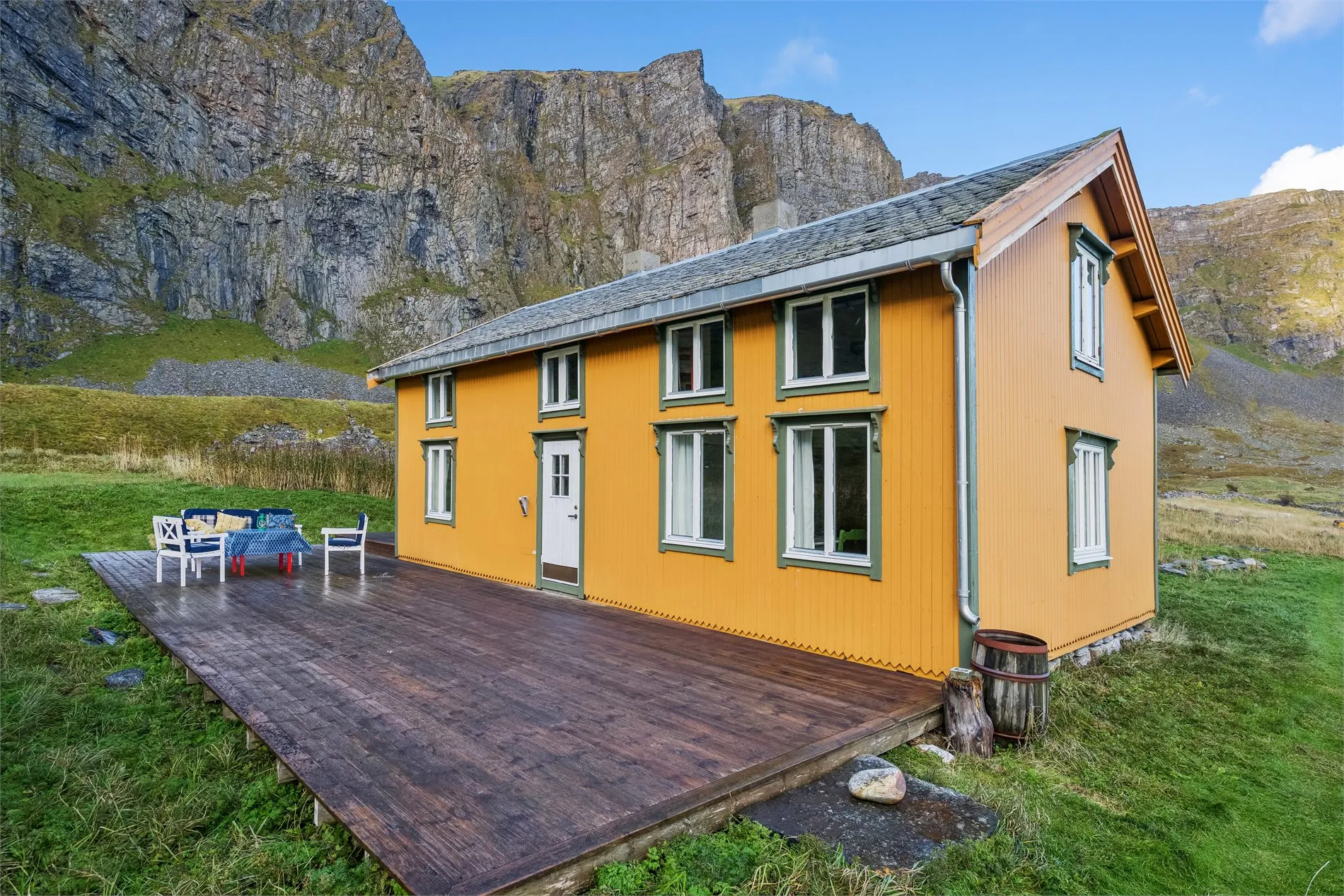 Historic 4-Bedroom Cabin with Expansive Grounds on Værøy Island - View image 9 of 50