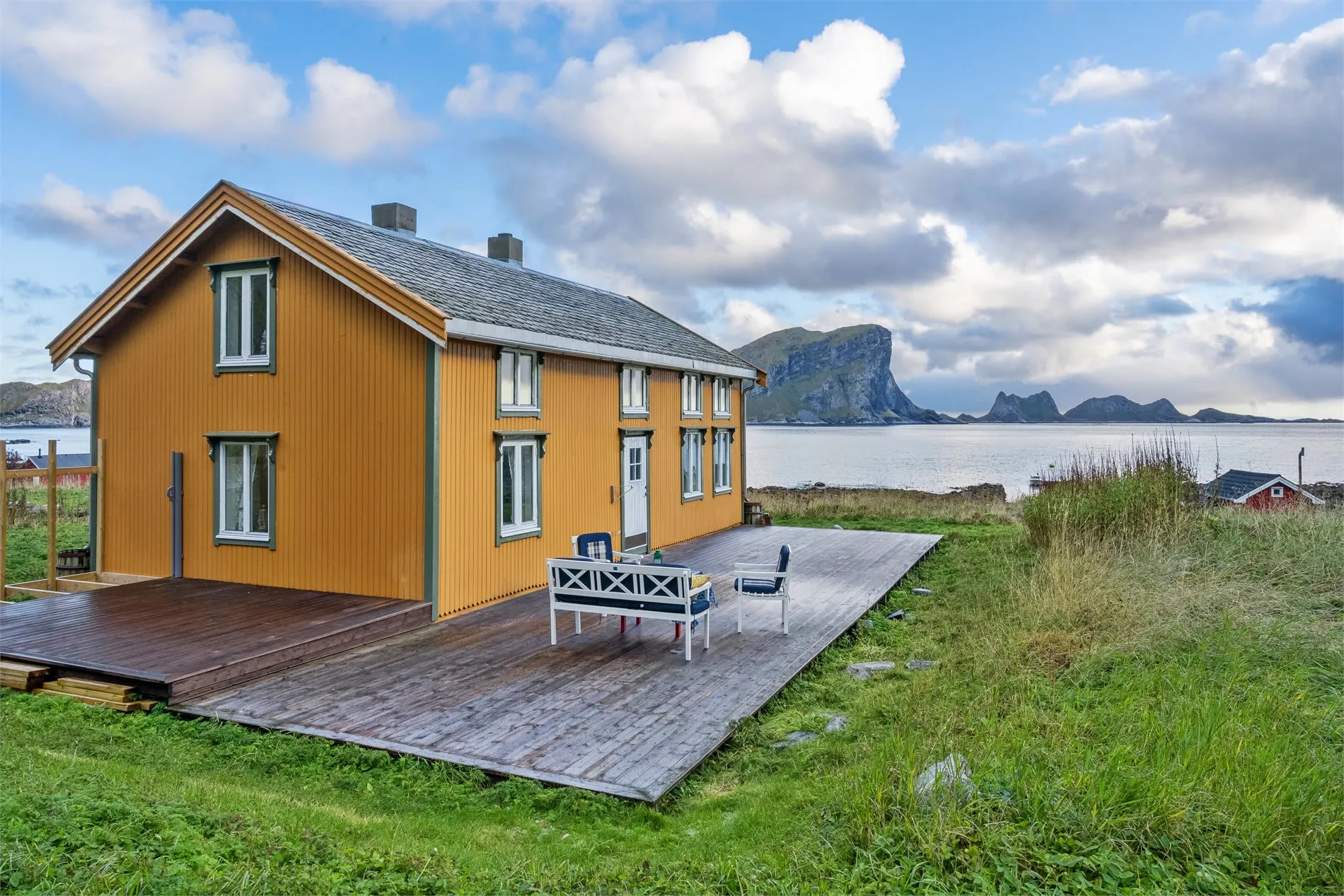 Historic 4-Bedroom Cabin with Expansive Grounds on Værøy Island - View image 10 of 50