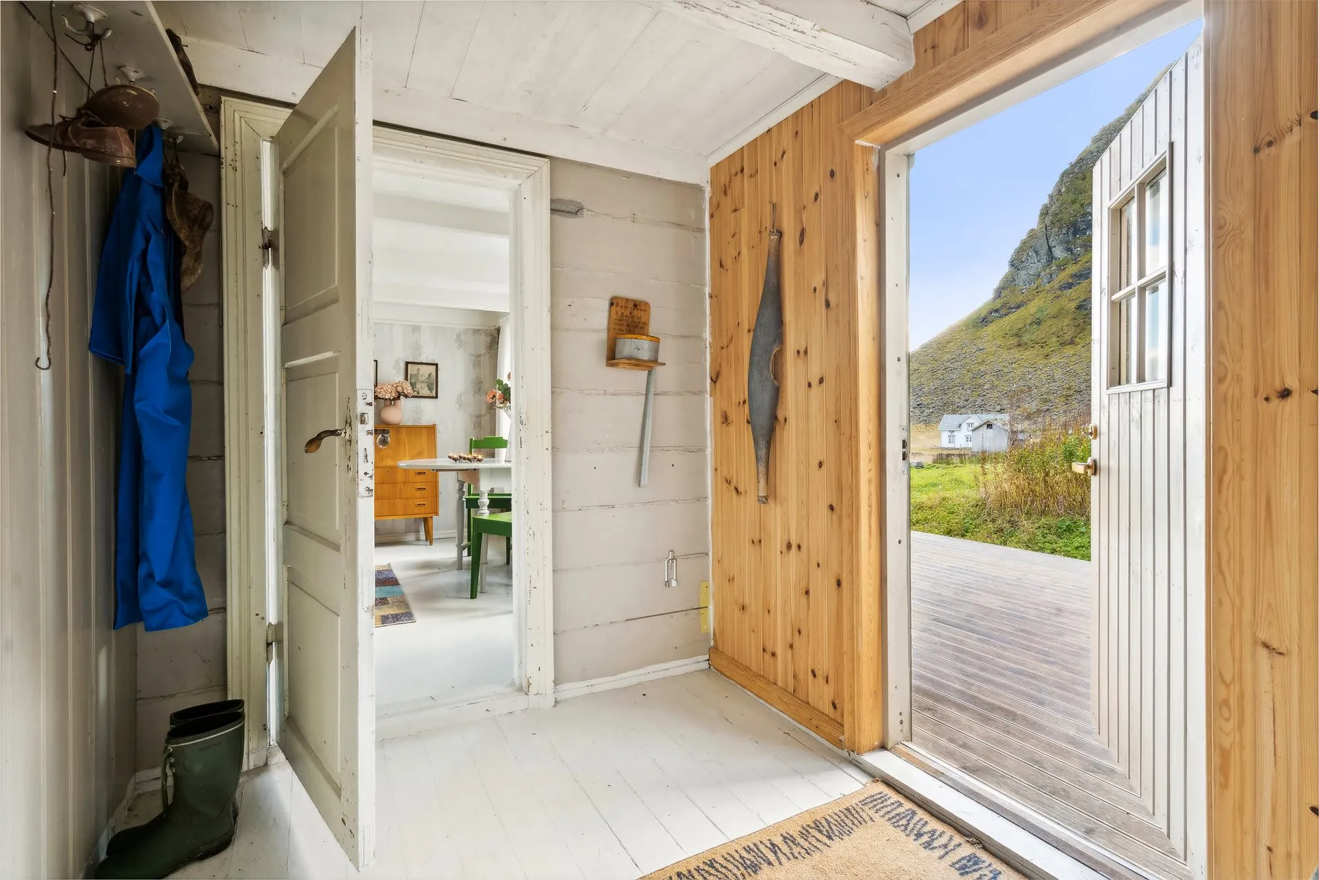 Historic 4-Bedroom Cabin with Expansive Grounds on Værøy Island - View image 13 of 50
