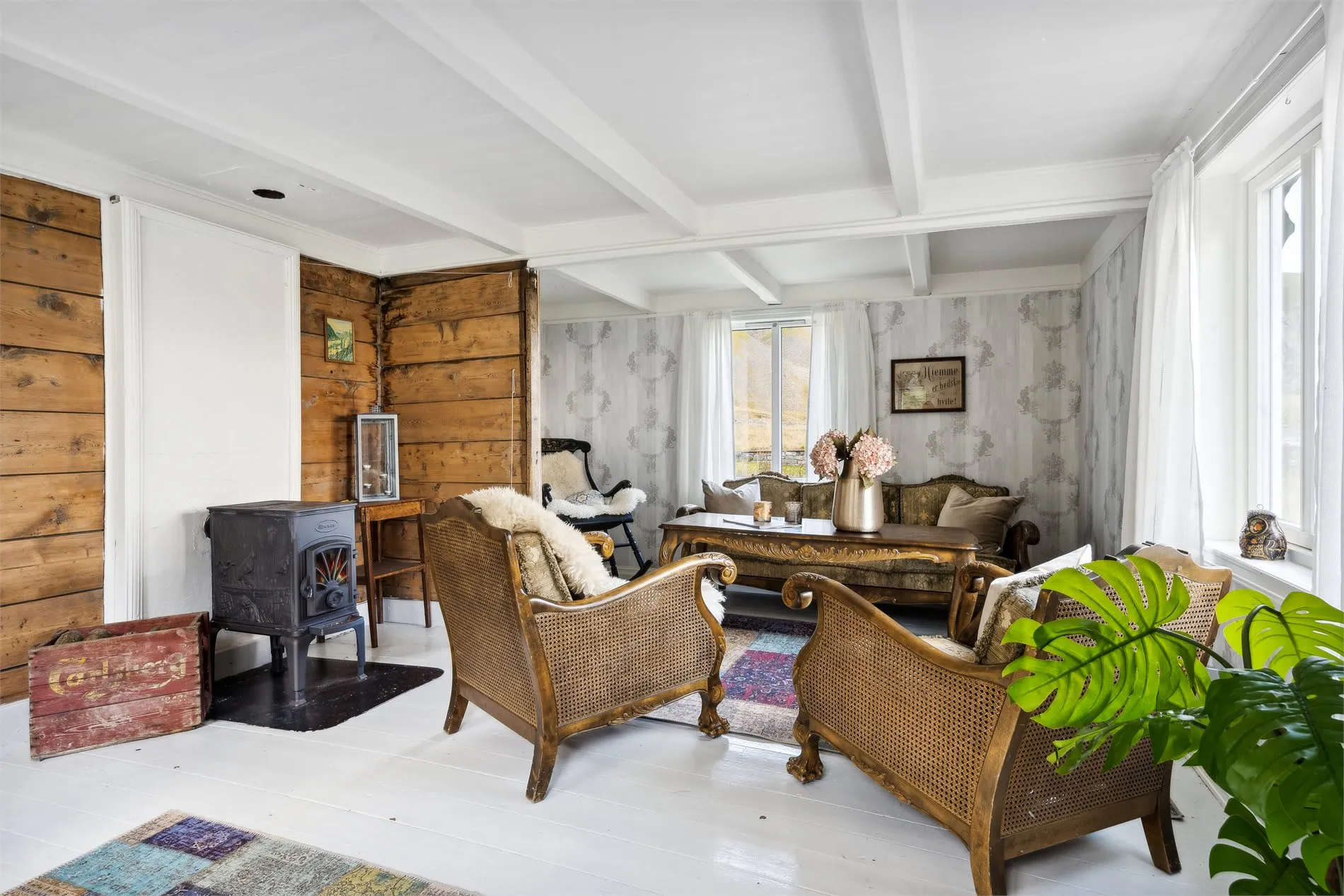 Historic 4-Bedroom Cabin with Expansive Grounds on Værøy Island - View image 17 of 50