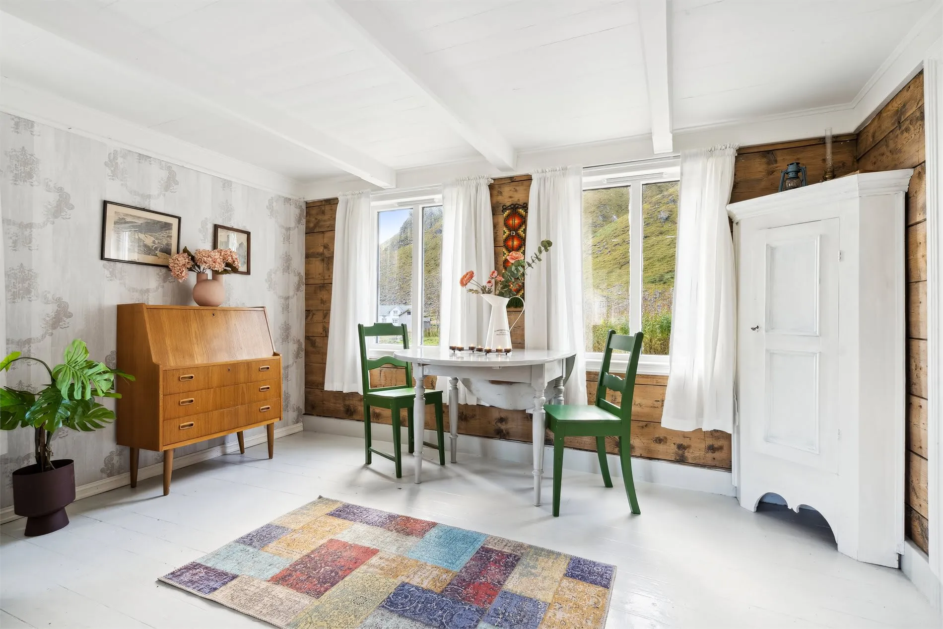 Historic 4-Bedroom Cabin with Expansive Grounds on Værøy Island - View image 19 of 50