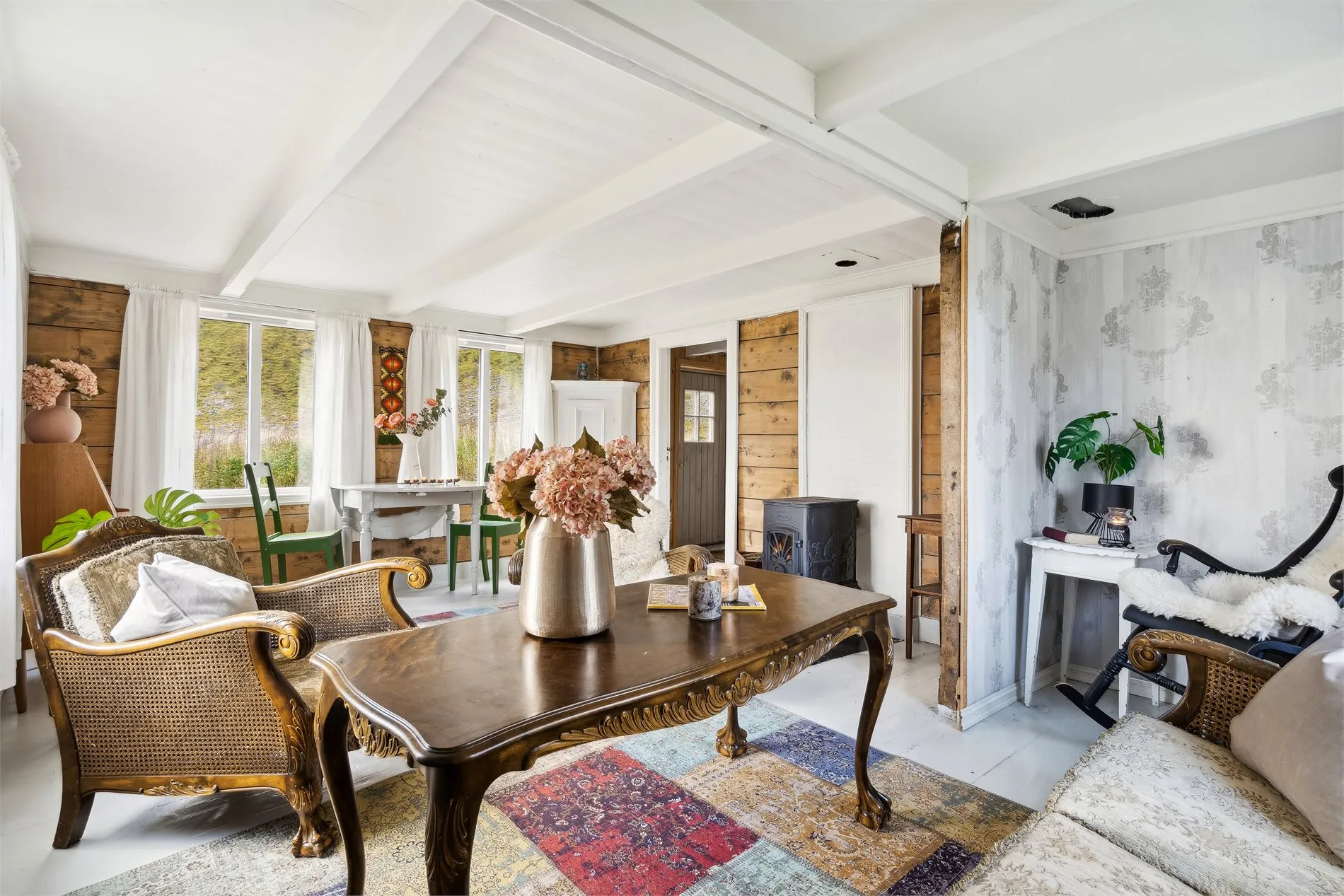 Historic 4-Bedroom Cabin with Expansive Grounds on Værøy Island - View image 21 of 50