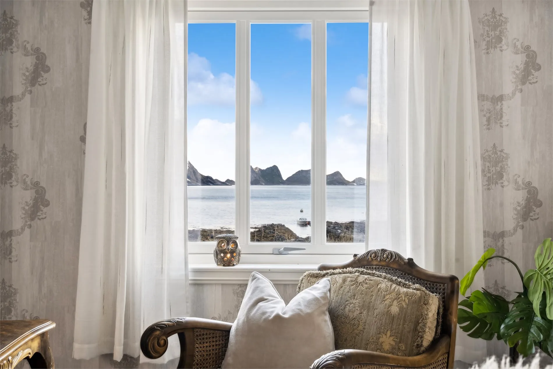 Historic 4-Bedroom Cabin with Expansive Grounds on Værøy Island - View image 22 of 50