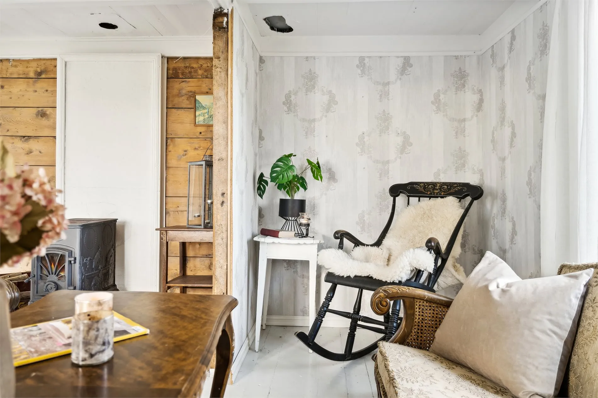 Historic 4-Bedroom Cabin with Expansive Grounds on Værøy Island - View image 24 of 50