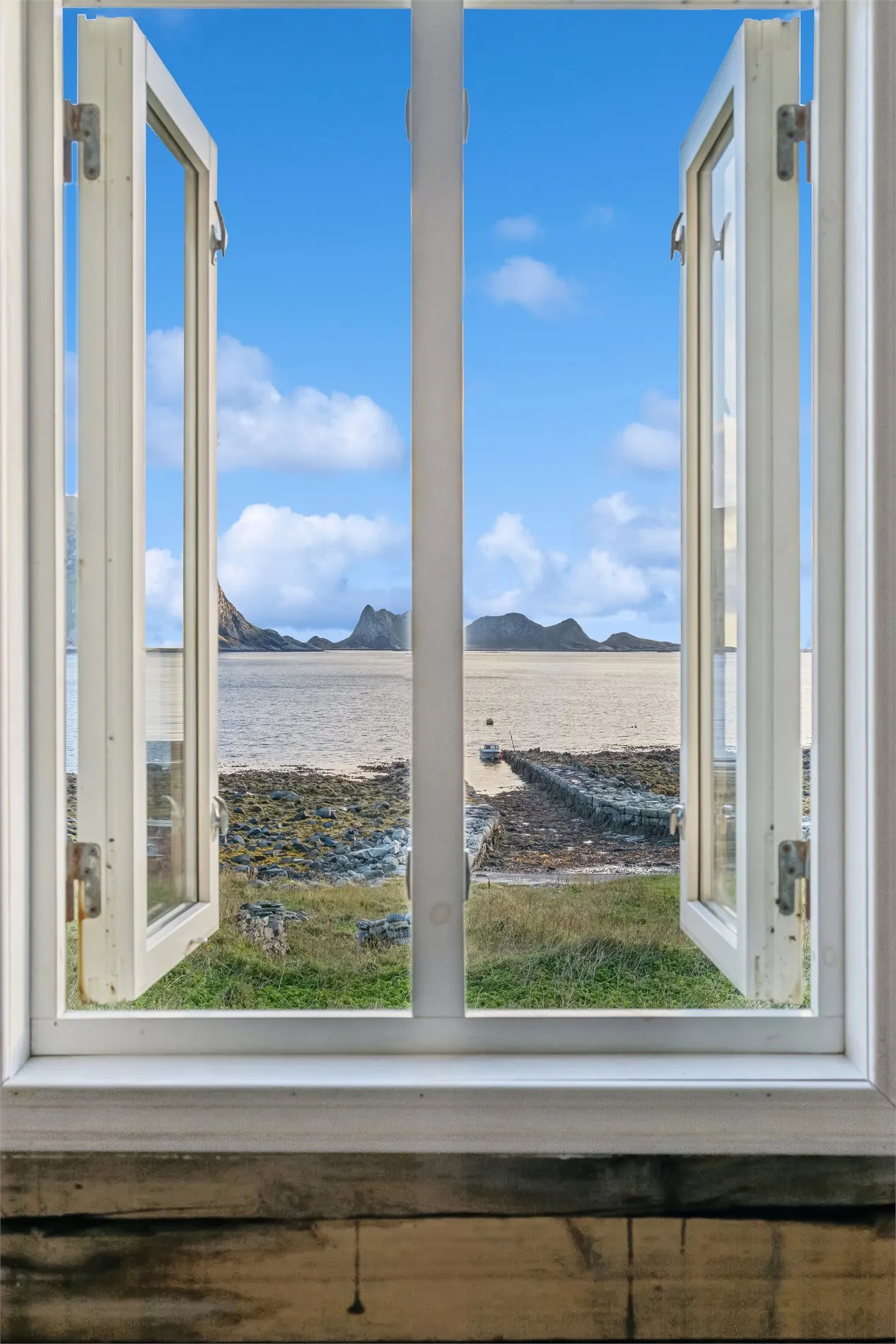 Historic 4-Bedroom Cabin with Expansive Grounds on Værøy Island - View image 25 of 50