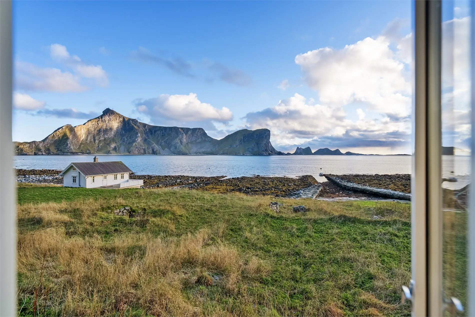 Historic 4-Bedroom Cabin with Expansive Grounds on Værøy Island - View image 26 of 50
