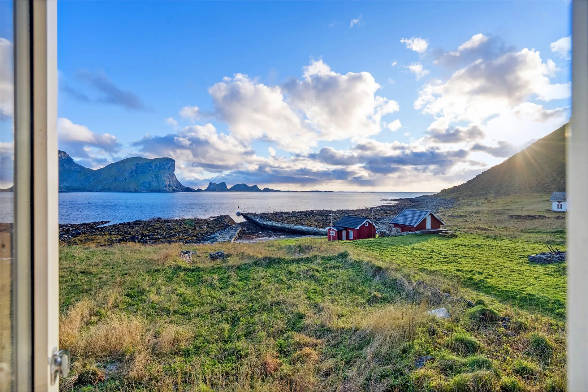 Historic 4-Bedroom Cabin with Expansive Grounds on Værøy Island - View image 27 of 50