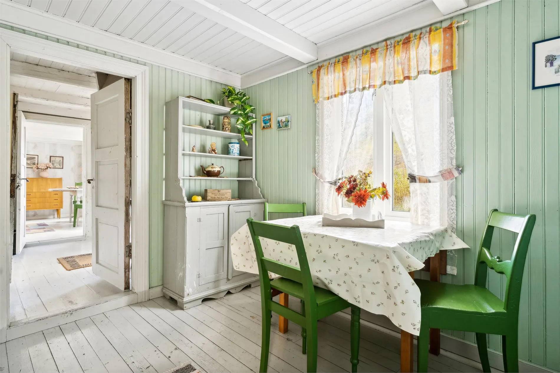 Historic 4-Bedroom Cabin with Expansive Grounds on Værøy Island - View image 30 of 50