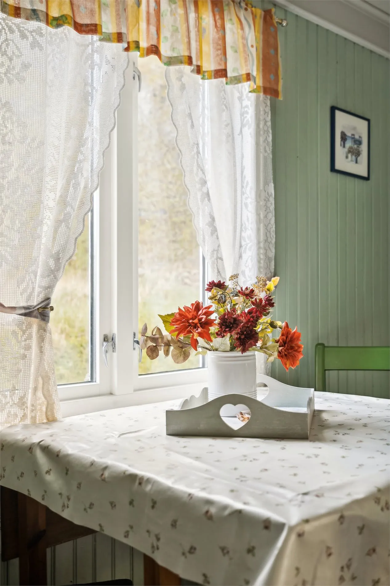 Historic 4-Bedroom Cabin with Expansive Grounds on Værøy Island - View image 35 of 50