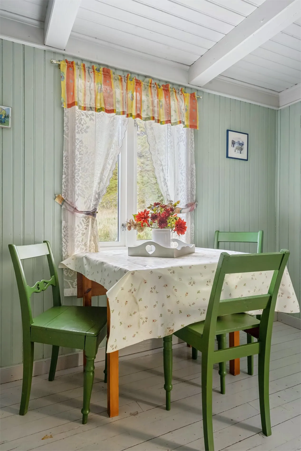 Historic 4-Bedroom Cabin with Expansive Grounds on Værøy Island - View image 37 of 50