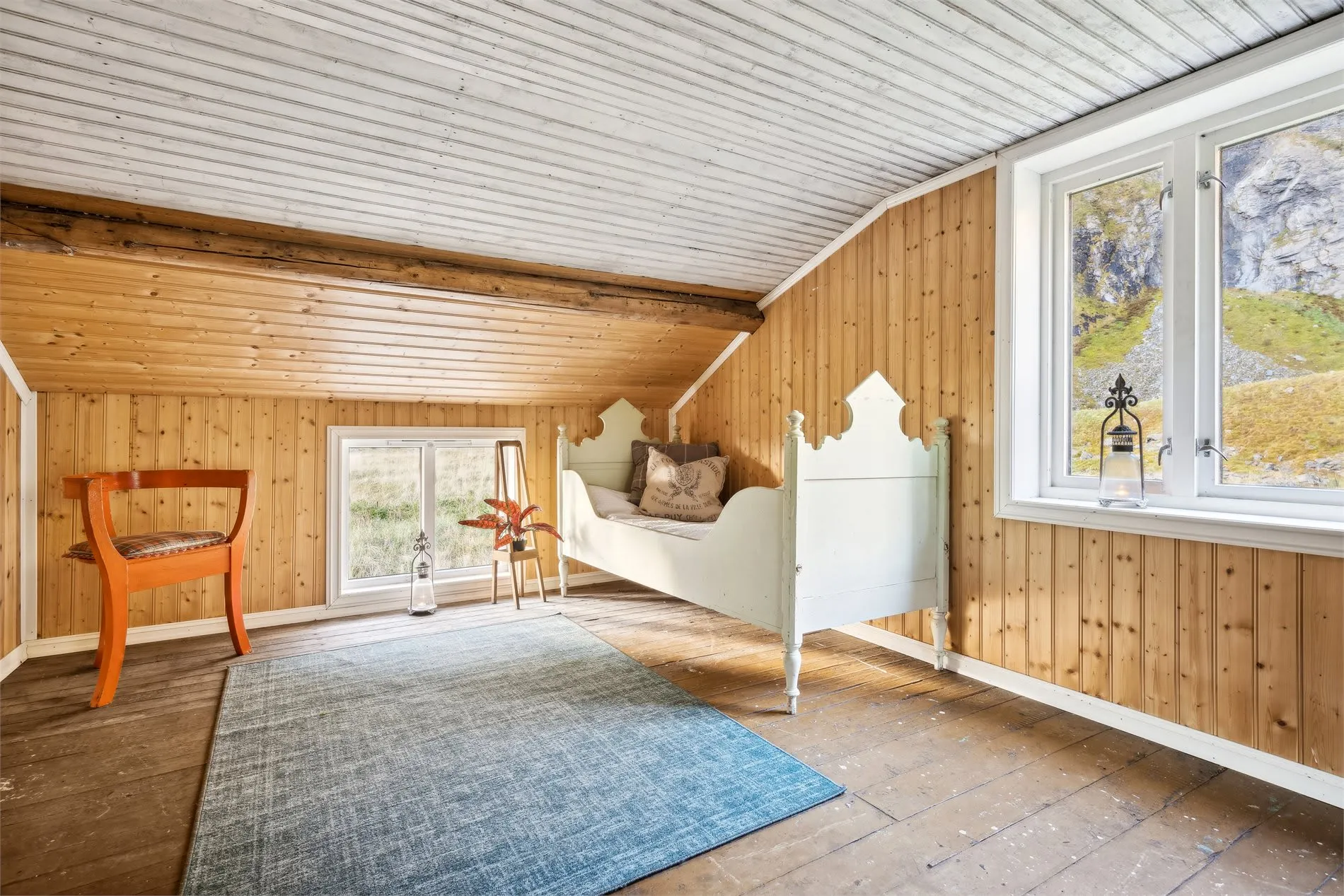 Historic 4-Bedroom Cabin with Expansive Grounds on Værøy Island - View image 45 of 50