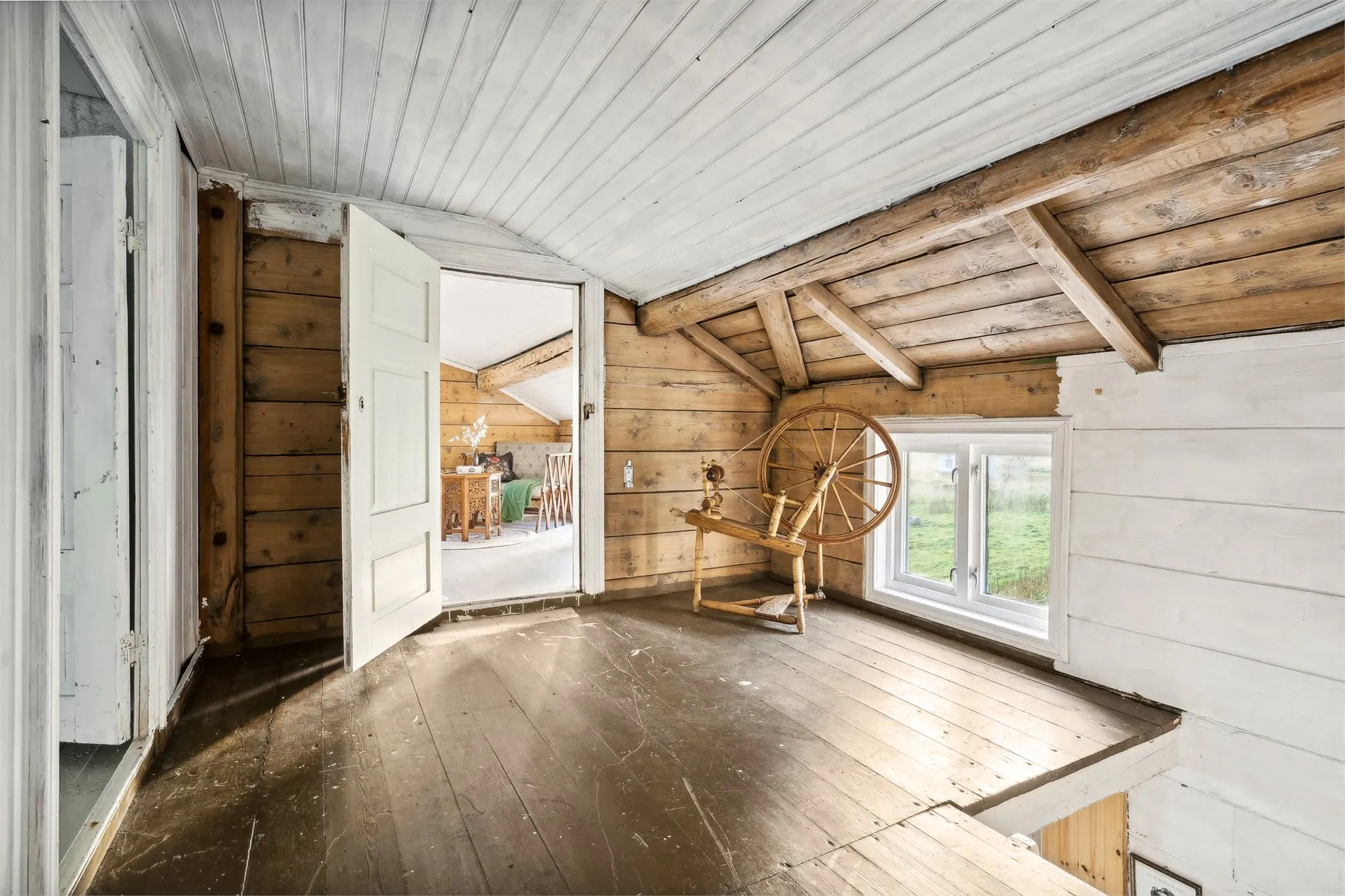 Historic 4-Bedroom Cabin with Expansive Grounds on Værøy Island - View image 47 of 50