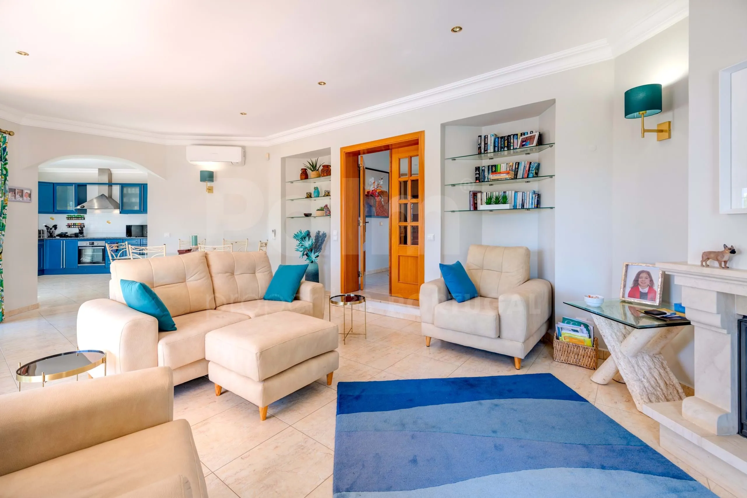 Elegante villa de 3 dormitorios con piscina y jardín cerca de la costa del Algarve - Ver imagen 7 de 70