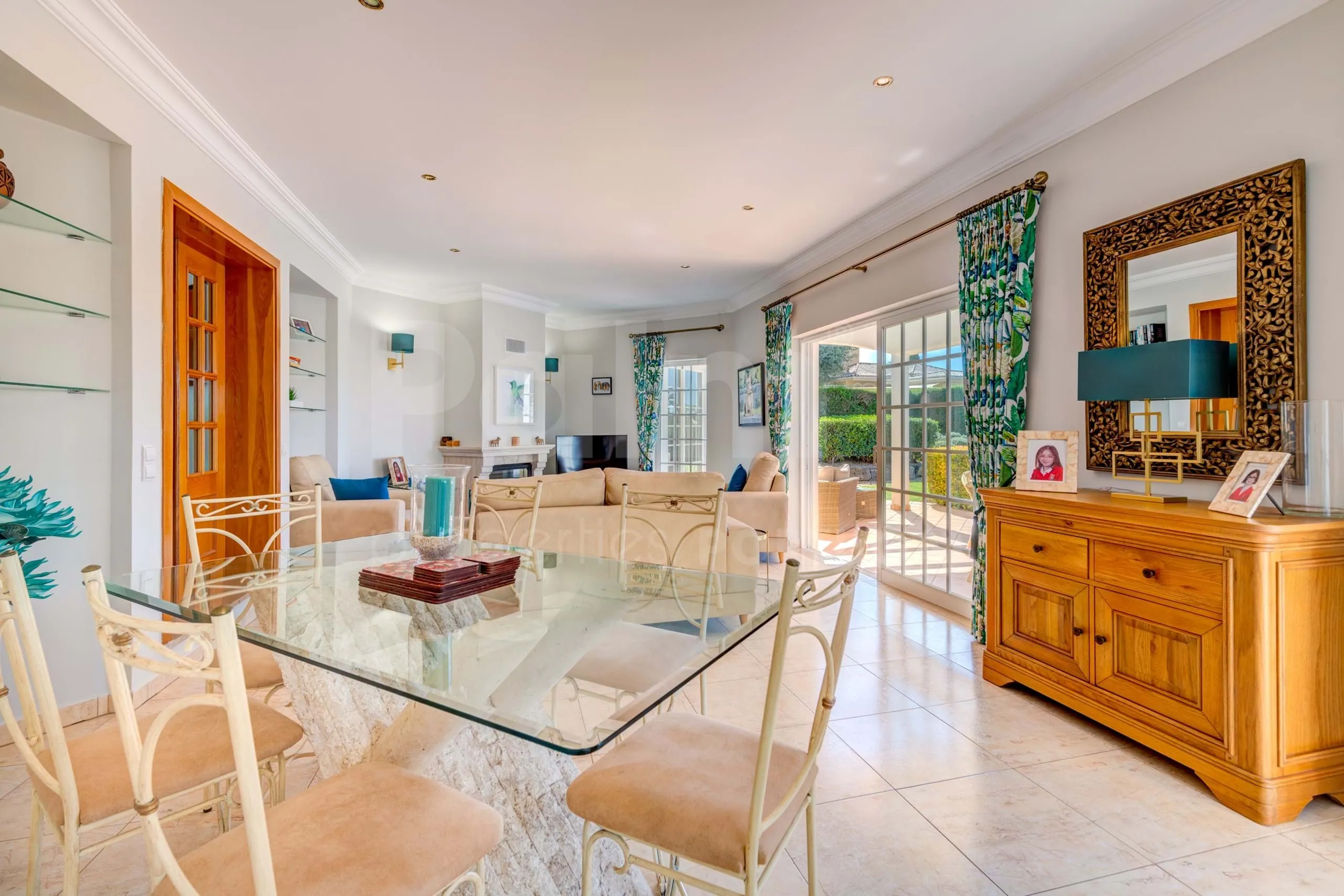 Elegante villa de 3 dormitorios con piscina y jardín cerca de la costa del Algarve - Ver imagen 9 de 70