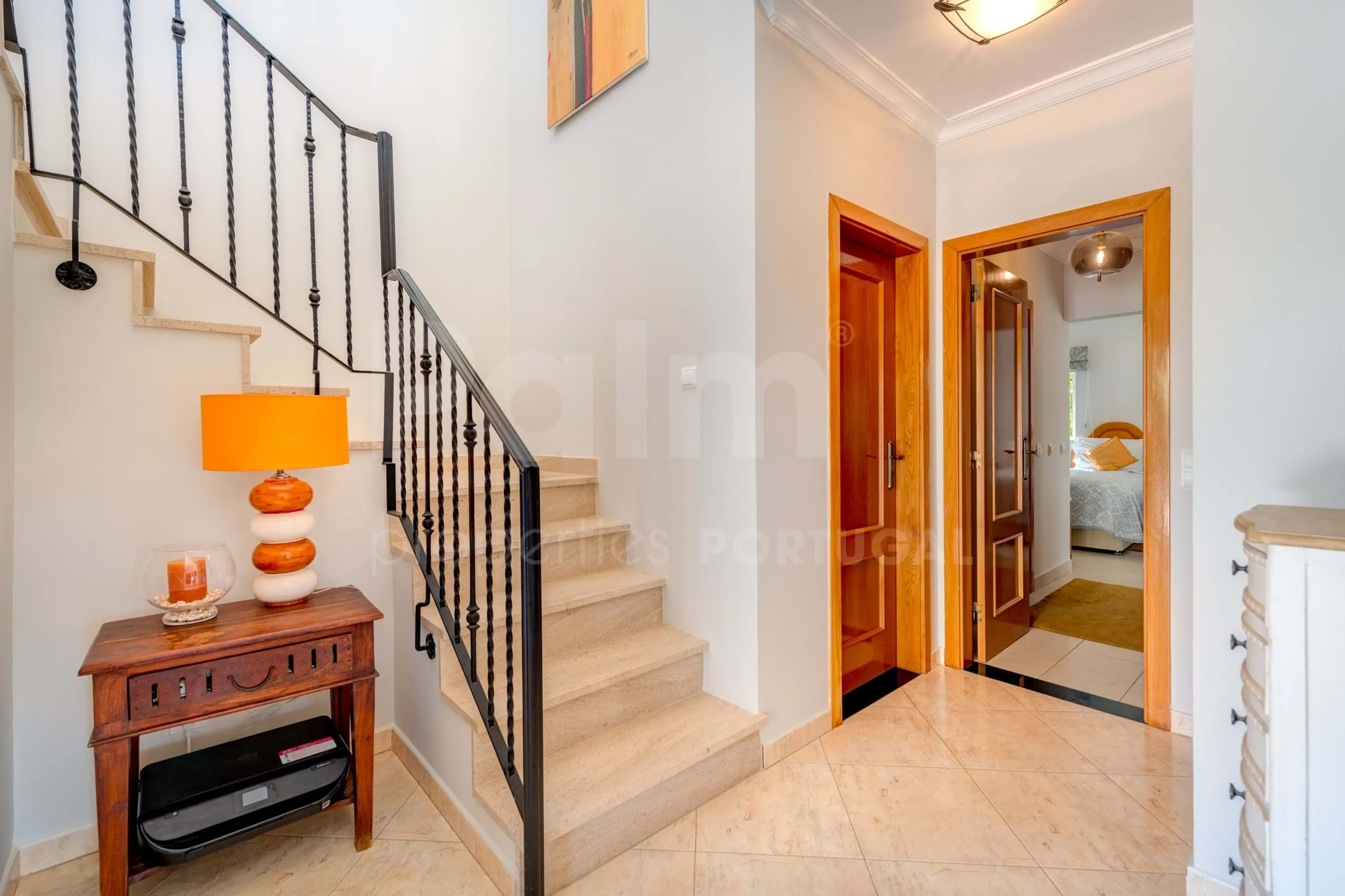 Elegante villa de 3 dormitorios con piscina y jardín cerca de la costa del Algarve - Ver imagen 18 de 70