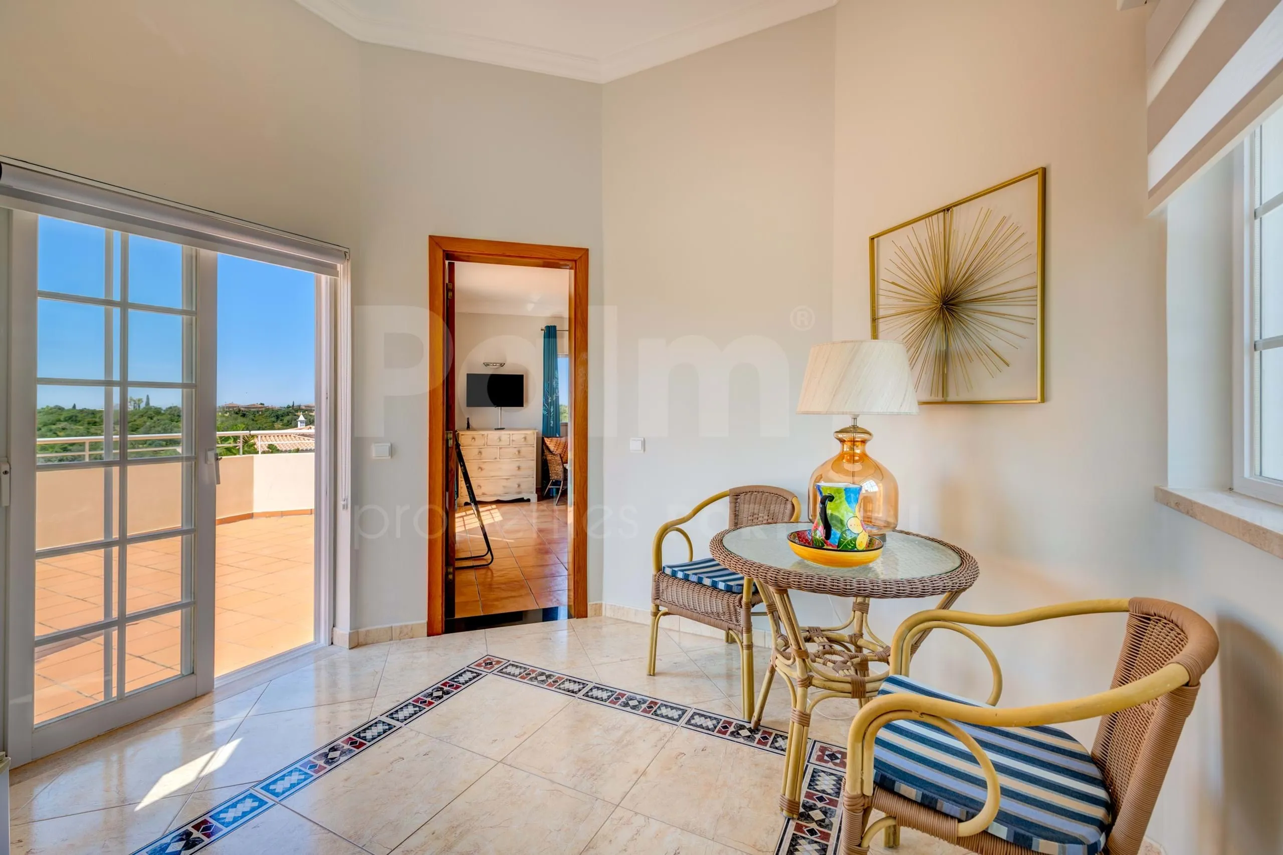 Elegante villa de 3 dormitorios con piscina y jardín cerca de la costa del Algarve - Ver imagen 20 de 70