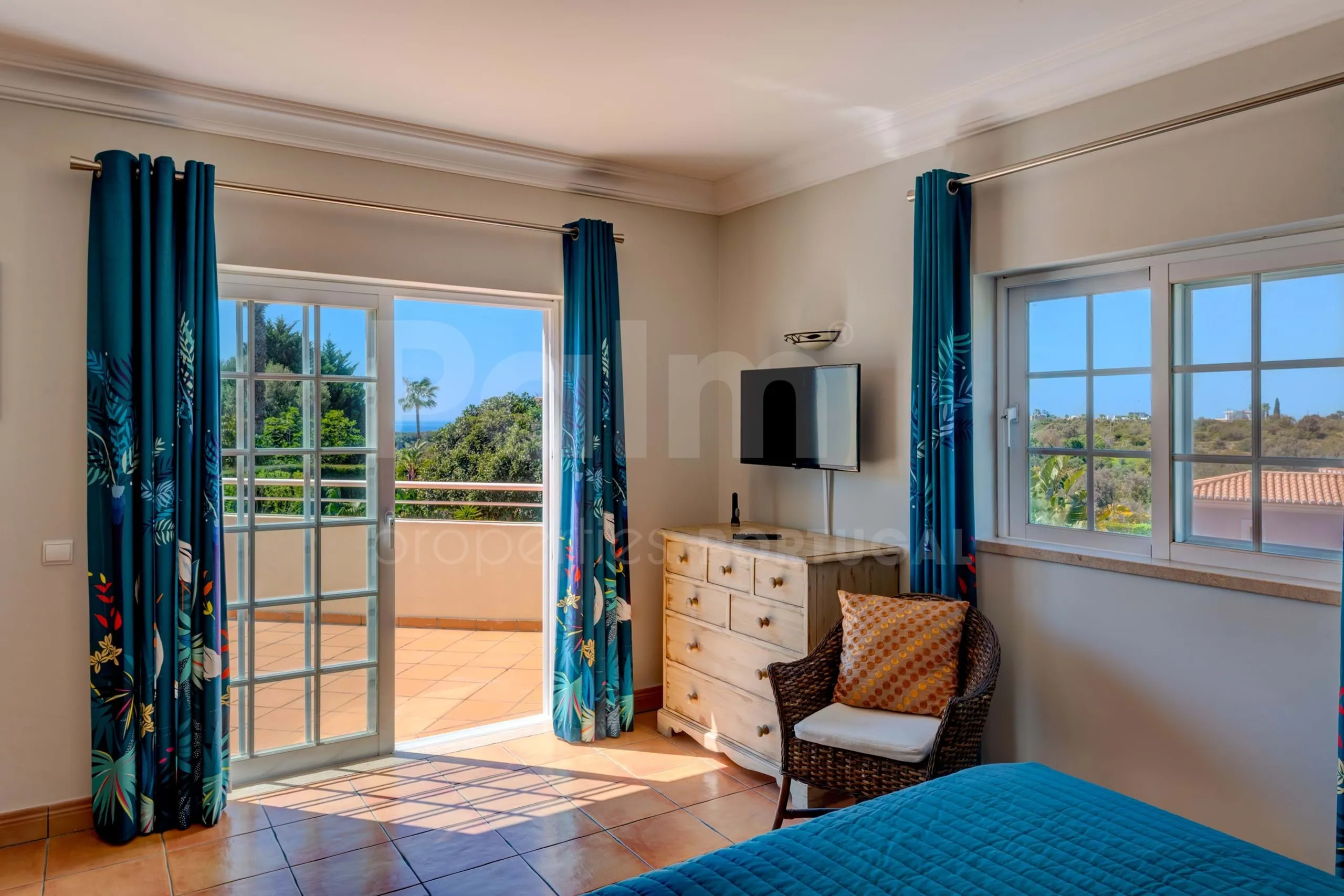 Elegante villa de 3 dormitorios con piscina y jardín cerca de la costa del Algarve - Ver imagen 28 de 70