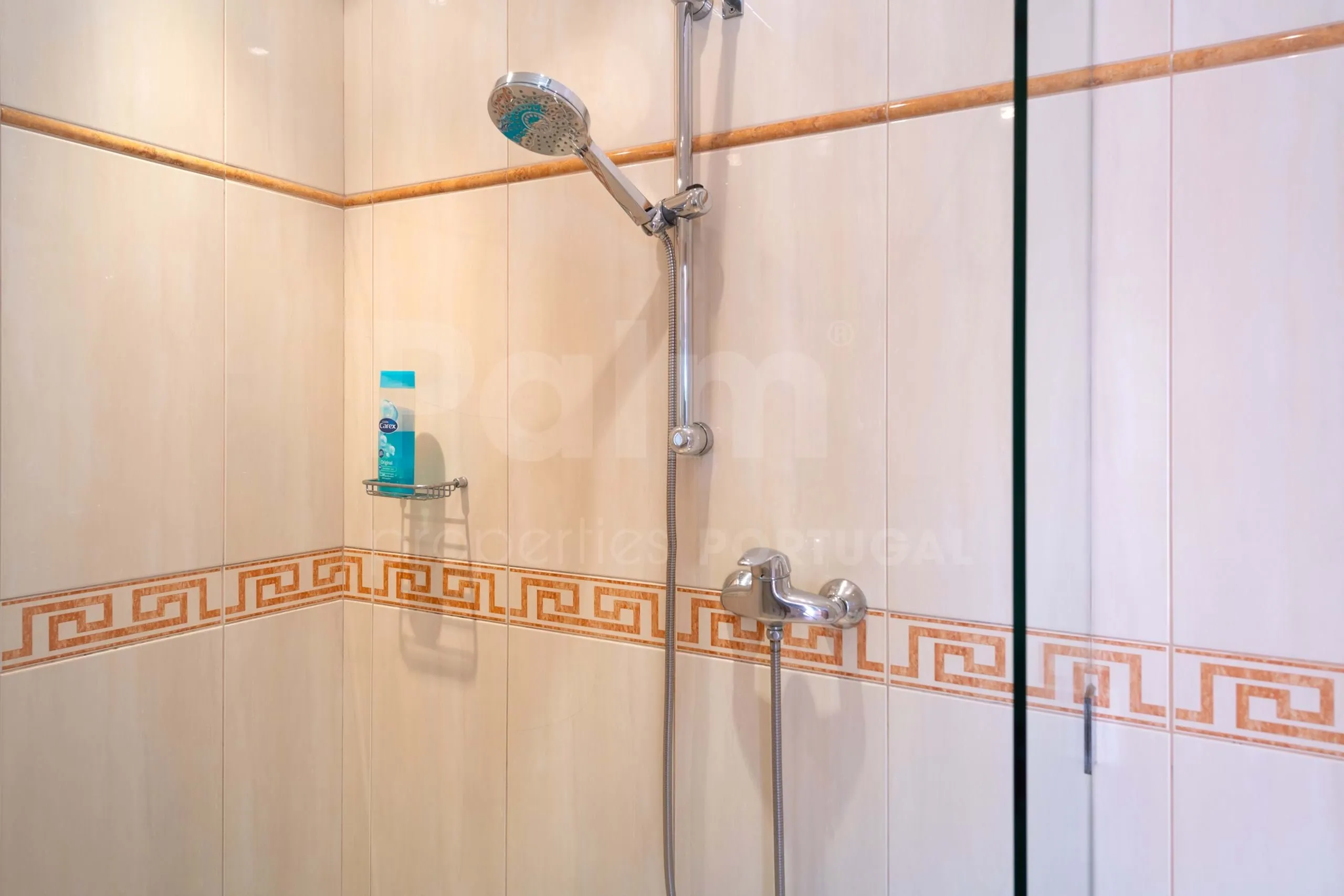 Elegante villa de 3 dormitorios con piscina y jardín cerca de la costa del Algarve - Ver imagen 30 de 70