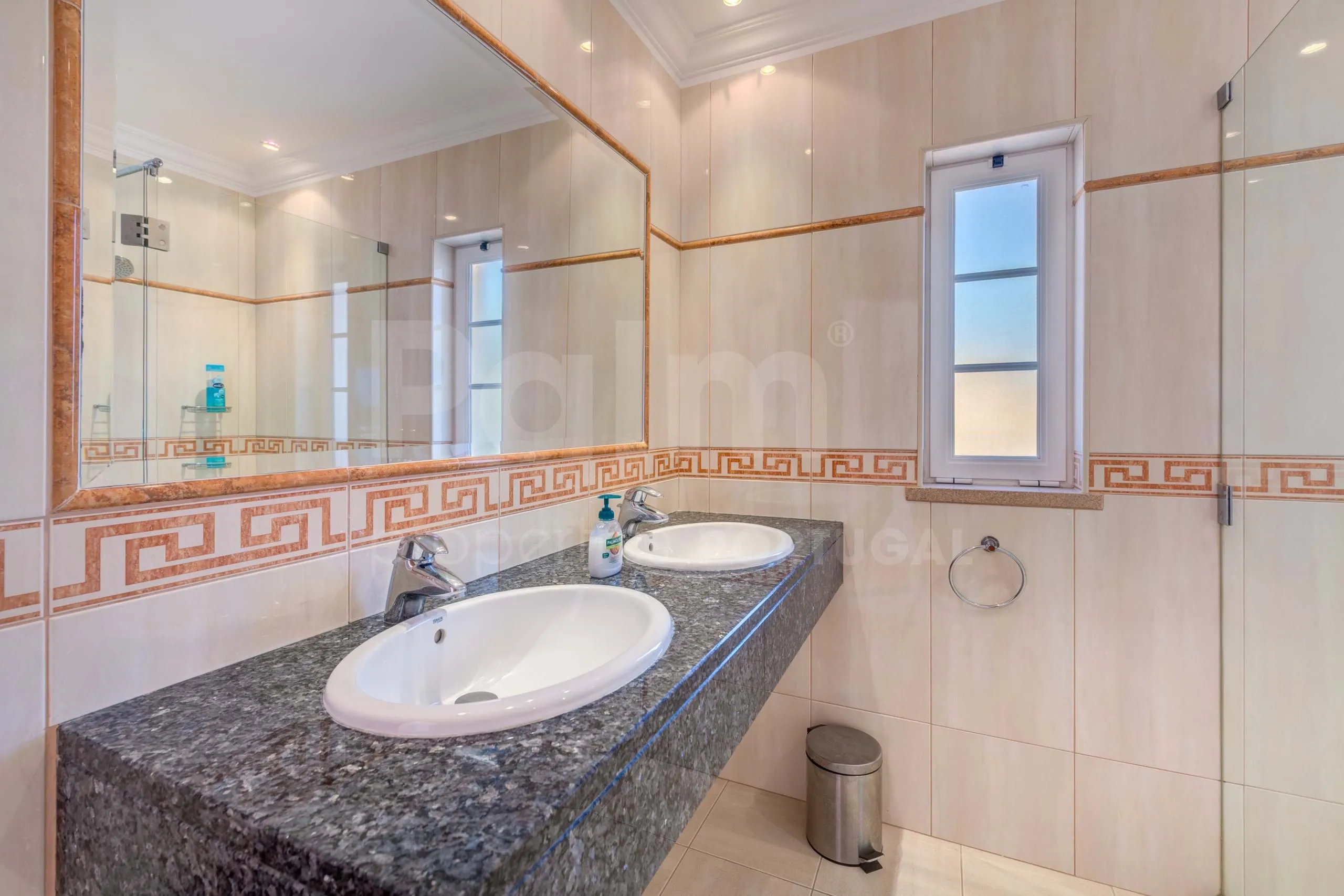 Elegante villa de 3 dormitorios con piscina y jardín cerca de la costa del Algarve - Ver imagen 31 de 70