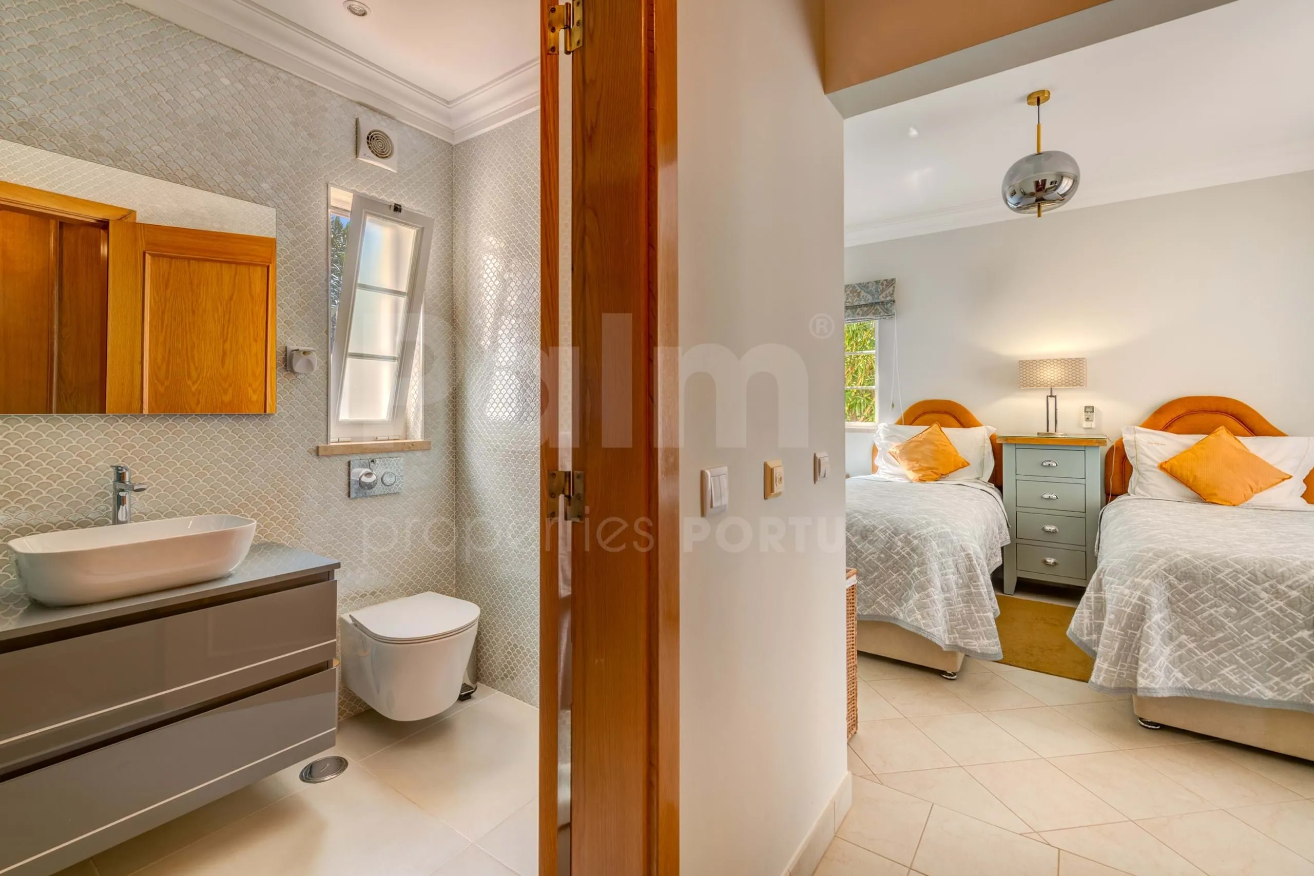 Elegante villa de 3 dormitorios con piscina y jardín cerca de la costa del Algarve - Ver imagen 35 de 70