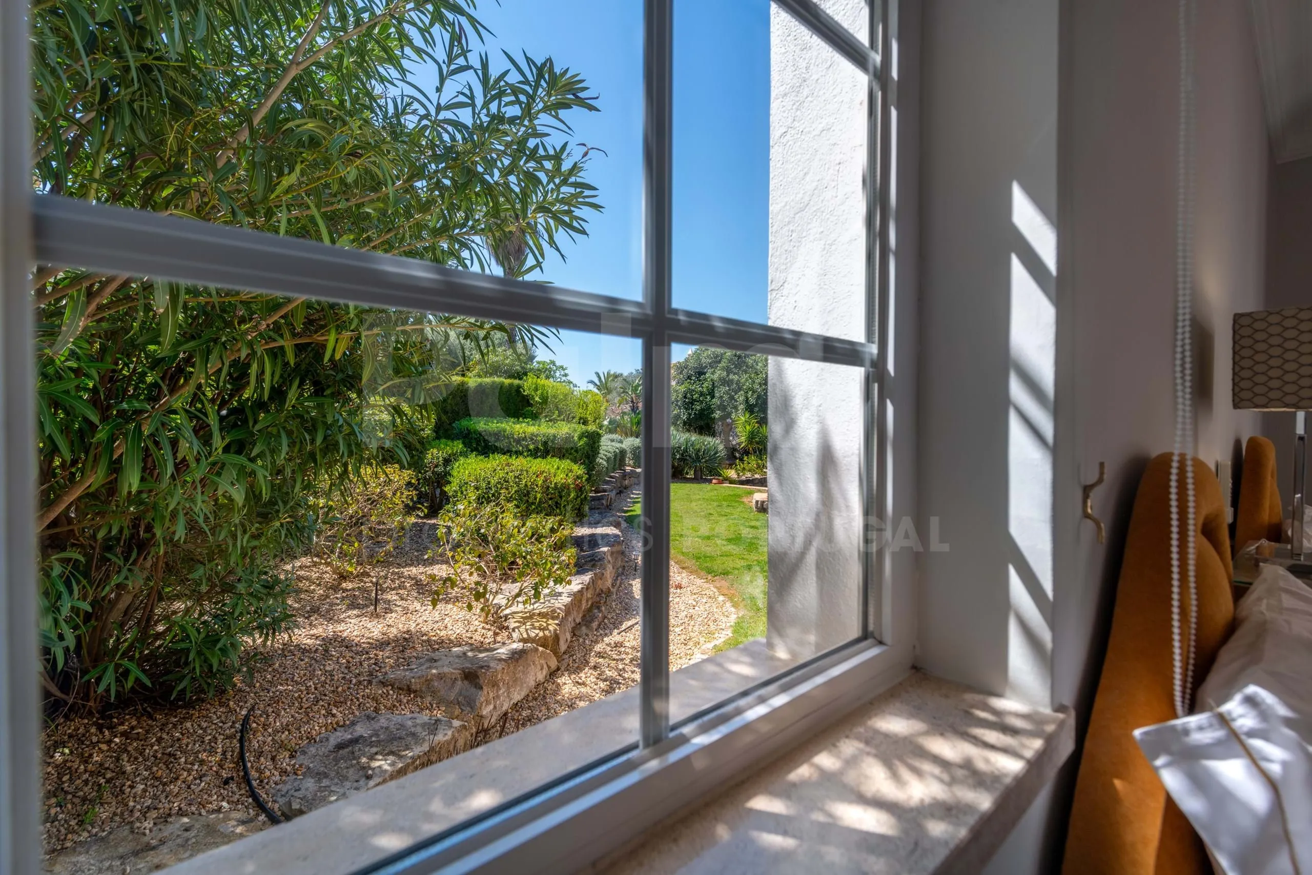 Elegante villa de 3 dormitorios con piscina y jardín cerca de la costa del Algarve - Ver imagen 39 de 70